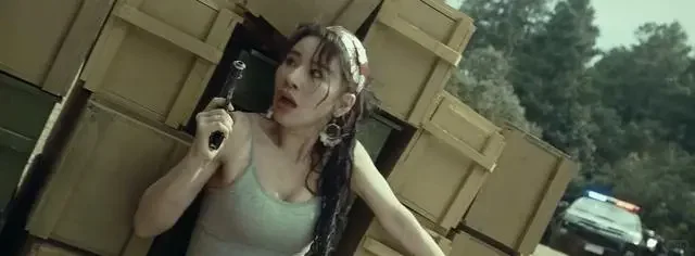 舍友把裤头套头上熬夜看完的电影，笑出眼泪