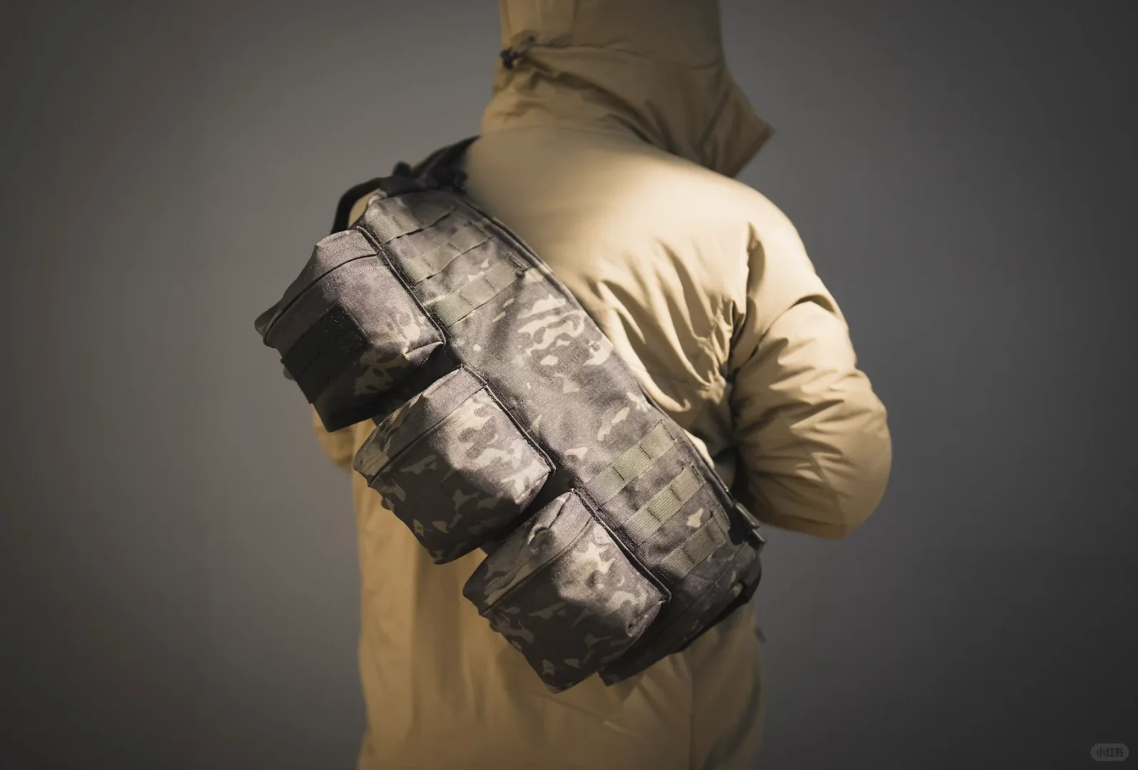 007邦德在电影中背的是什么包?