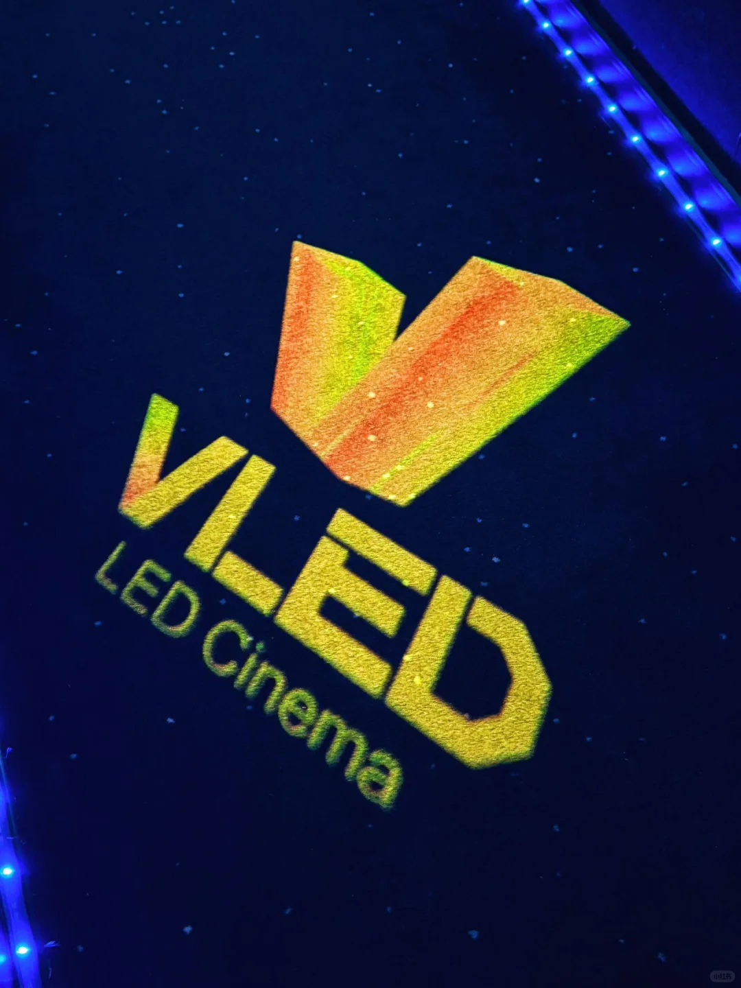好爱VLED电影屏幕啊😭看完海关战线后爽死