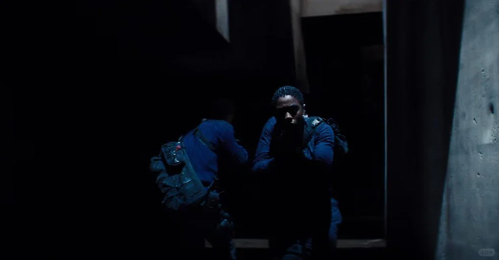 007邦德在电影中背的是什么包?