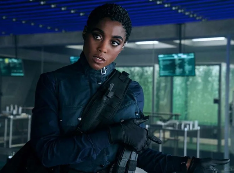 007邦德在电影中背的是什么包?