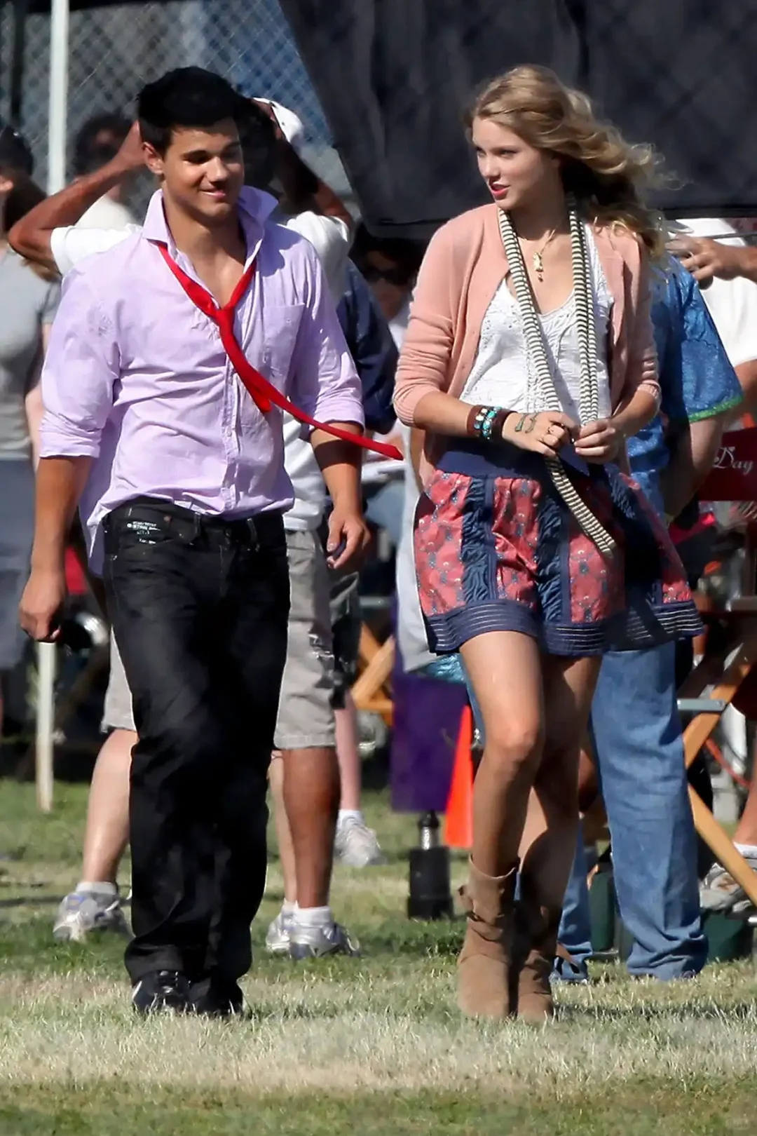 20岁泰勒霉霉与17岁泰勒狼人的双泰勒姐弟恋