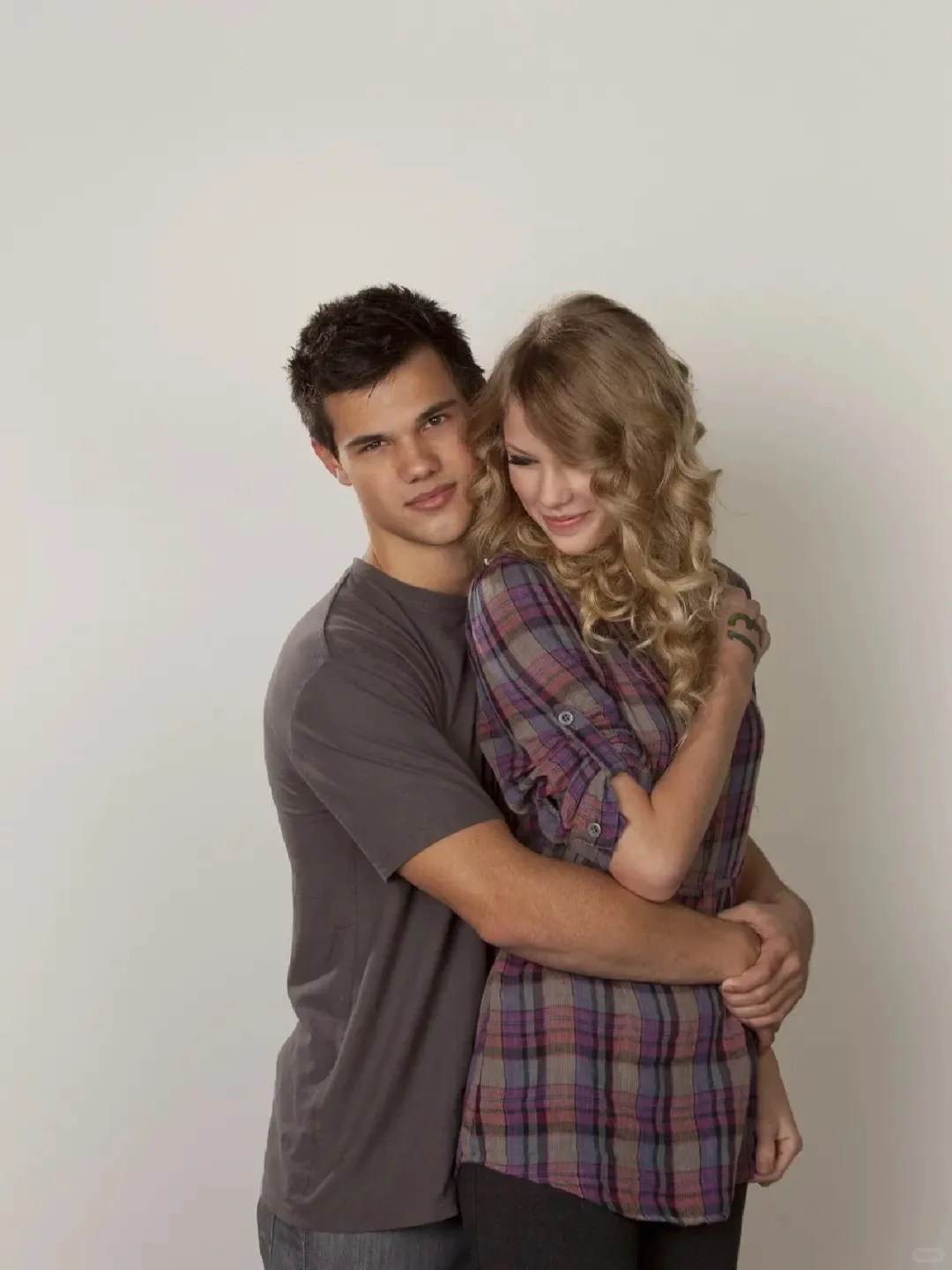 20岁泰勒霉霉与17岁泰勒狼人的双泰勒姐弟恋