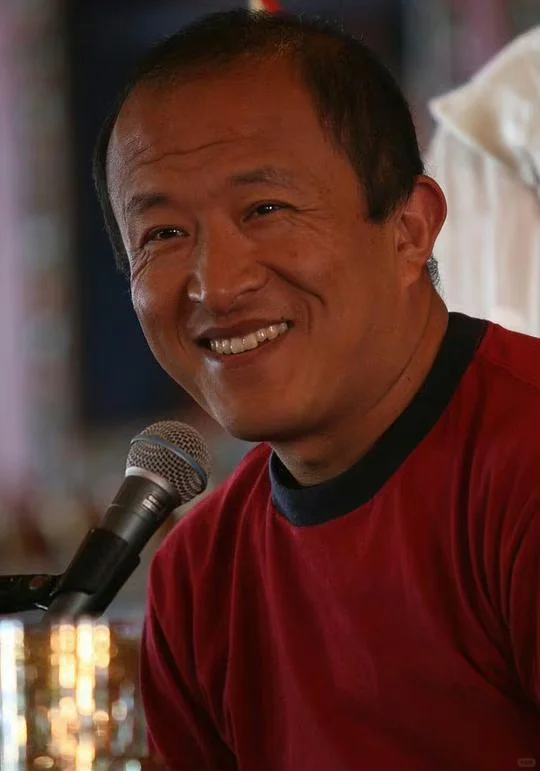 免费观看!宗萨仁波切电影“十字路口的猪”