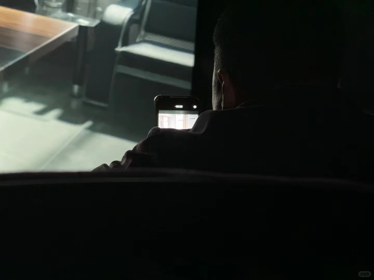 上次看电影碰到大叔徒手盗摄