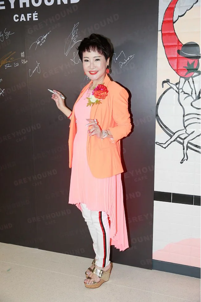 谢霆锋新电影首映:狄波拉罕见现身,力挺儿