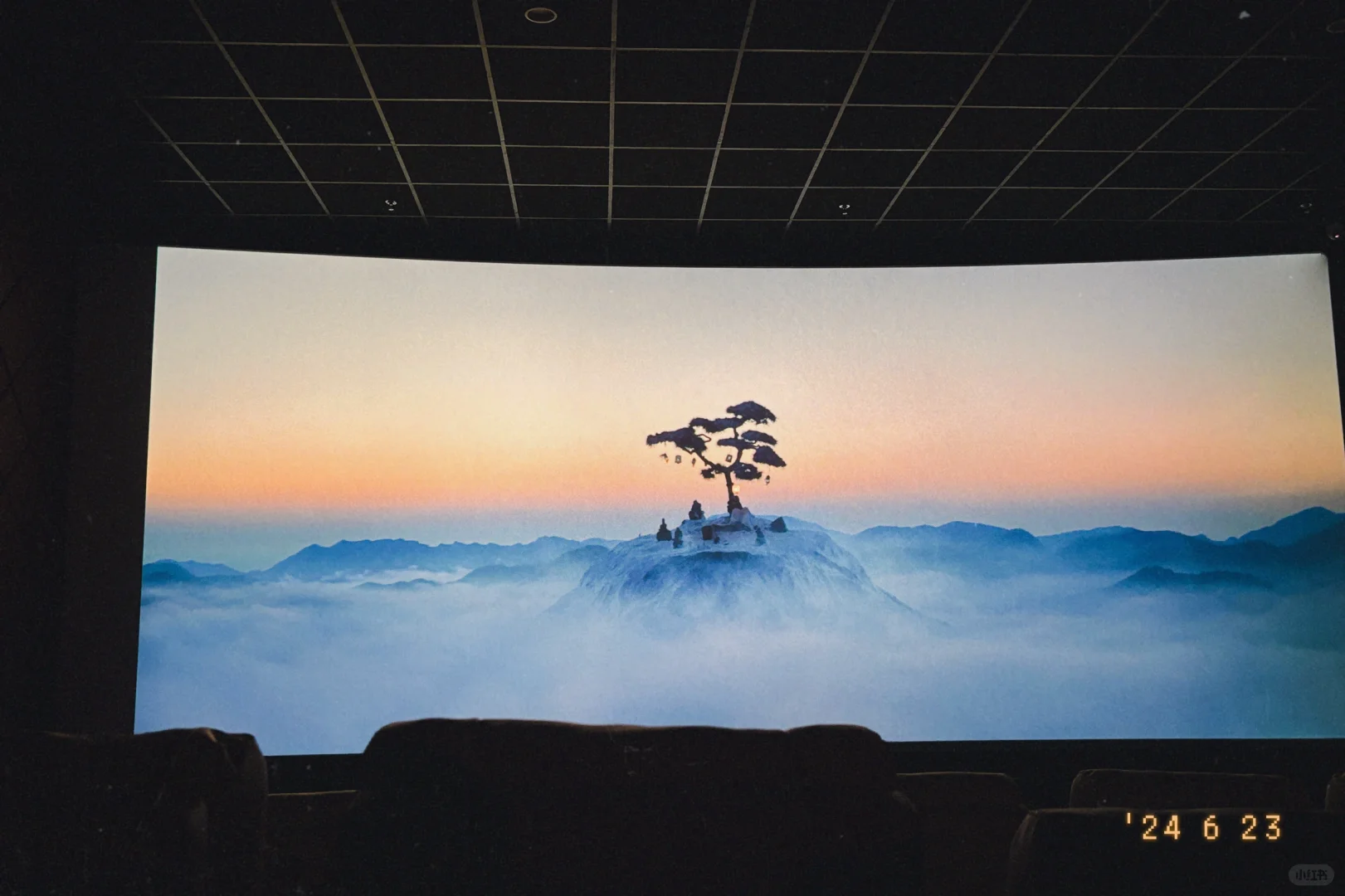 你们觉得云边小卖铺小说和电影哪个更好哭?