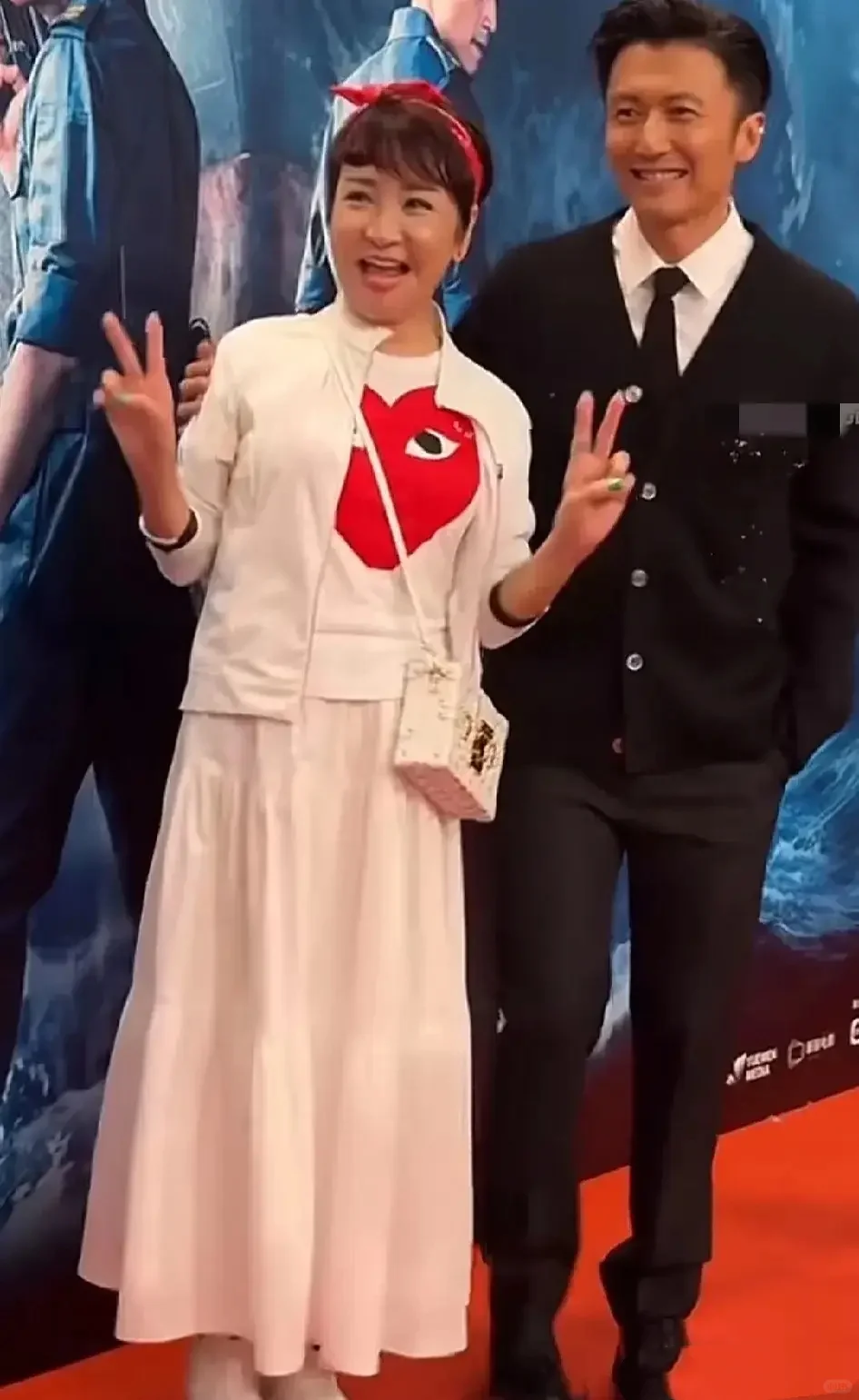 谢霆锋新电影首映:狄波拉罕见现身,力挺儿