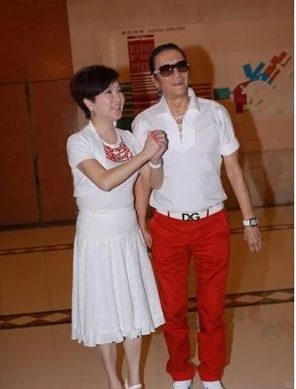 谢霆锋新电影首映:狄波拉罕见现身,力挺儿