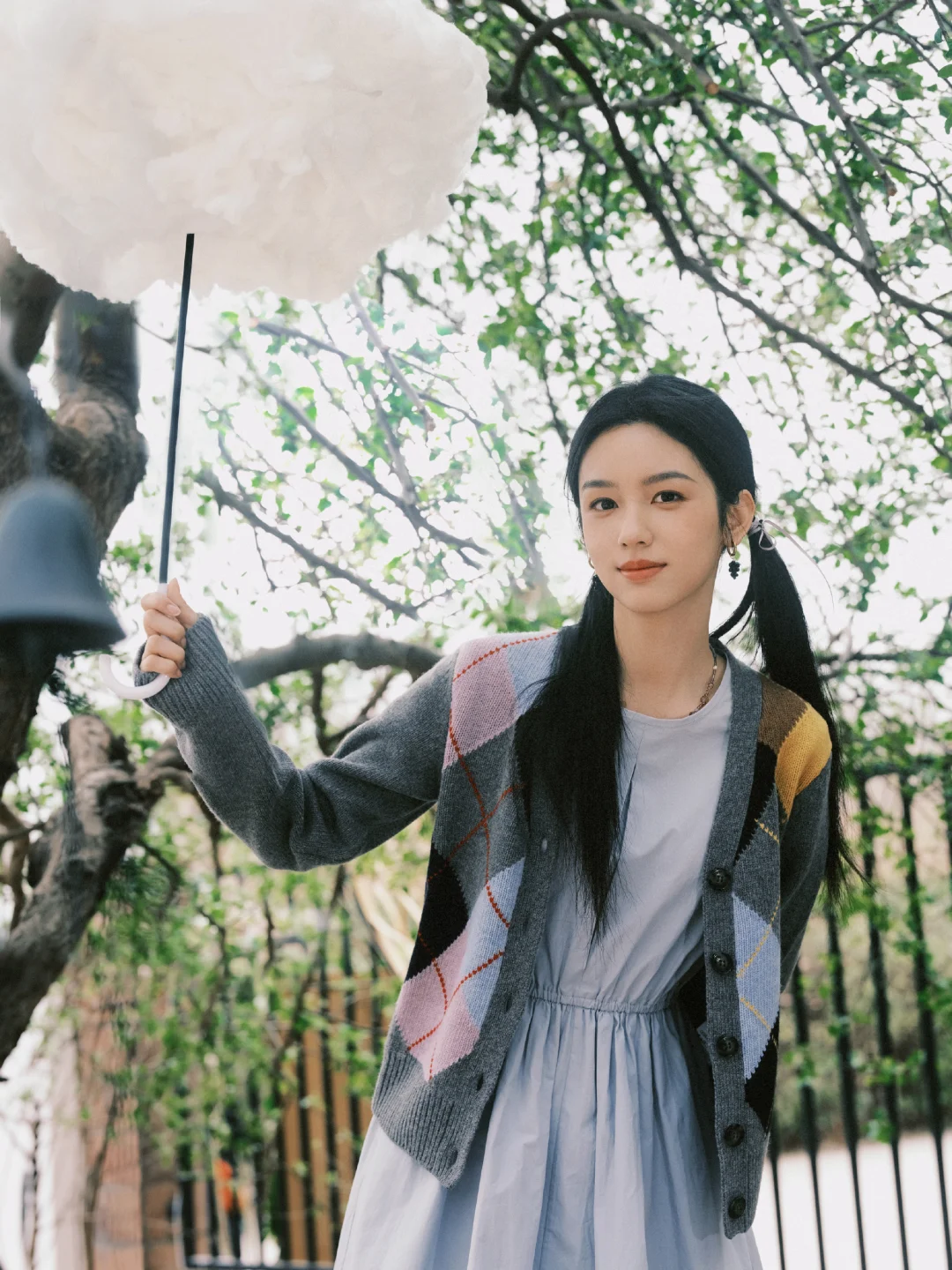 一起去电影院看也也吧！