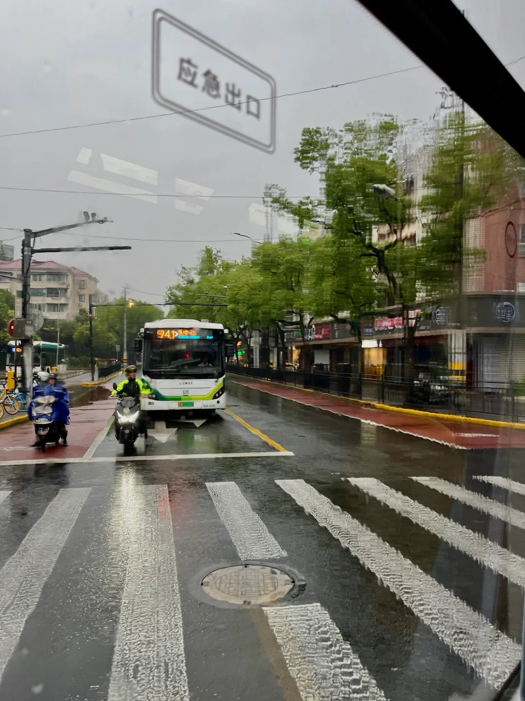 冒雨赶电影❗️虹桥艺术中心