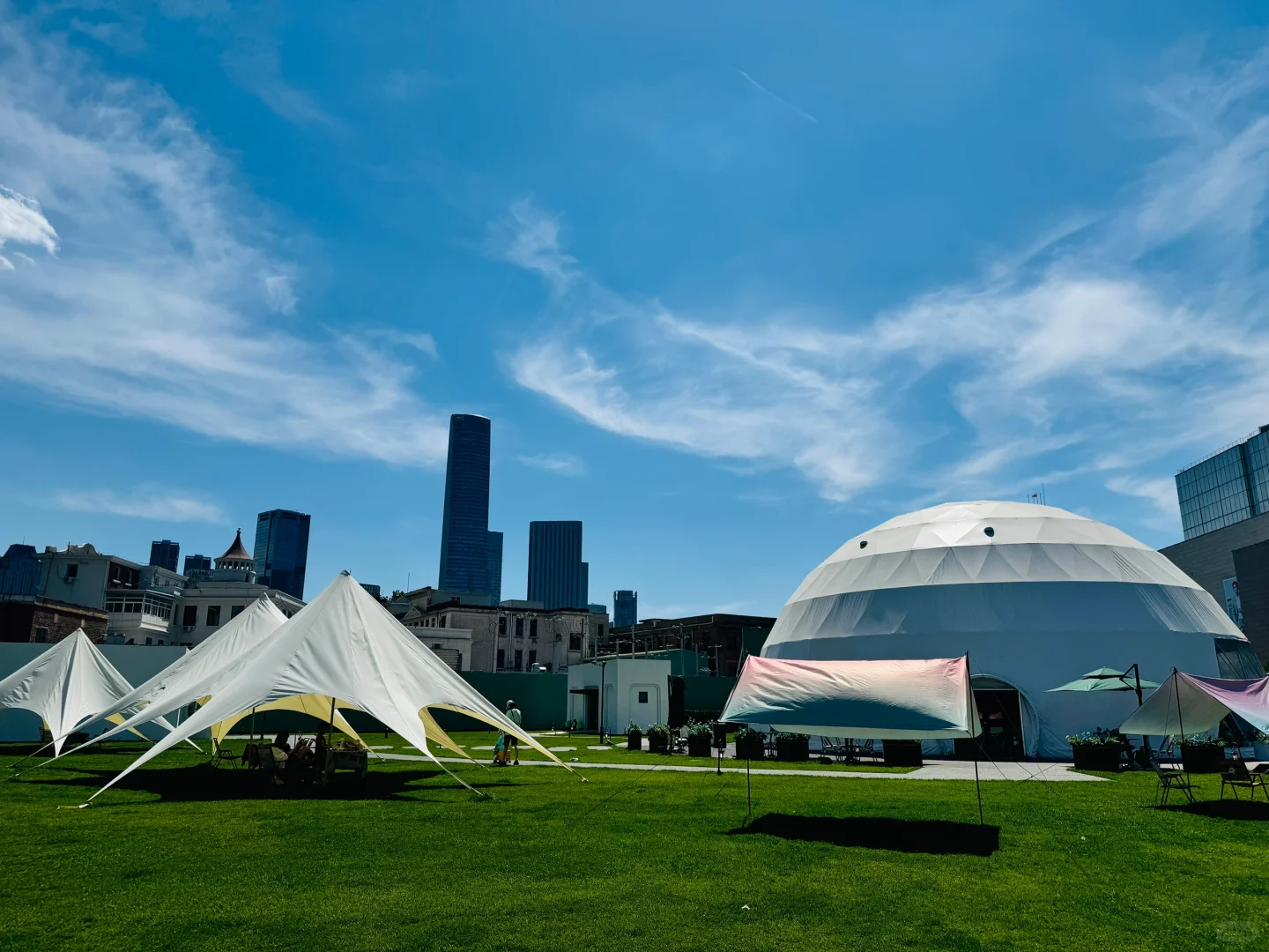 这个周末一定来和平看露天电影草坪音乐会