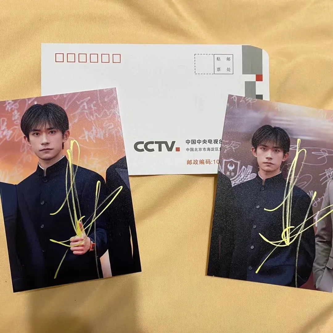 电影奇迹剧照易烊千玺签名照