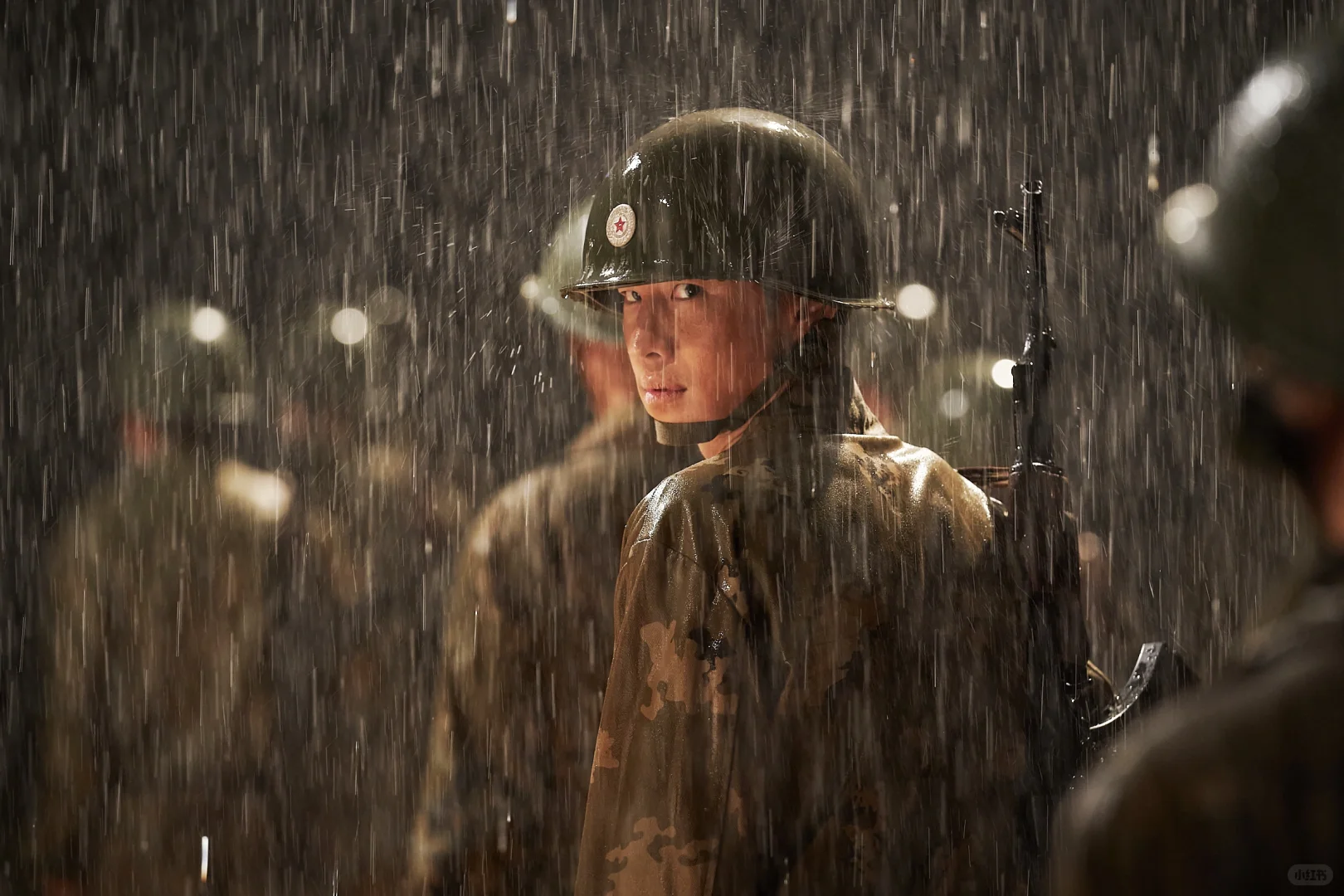 李帝勋电影《逃脱》幕后花絮,泥里开心小可爱