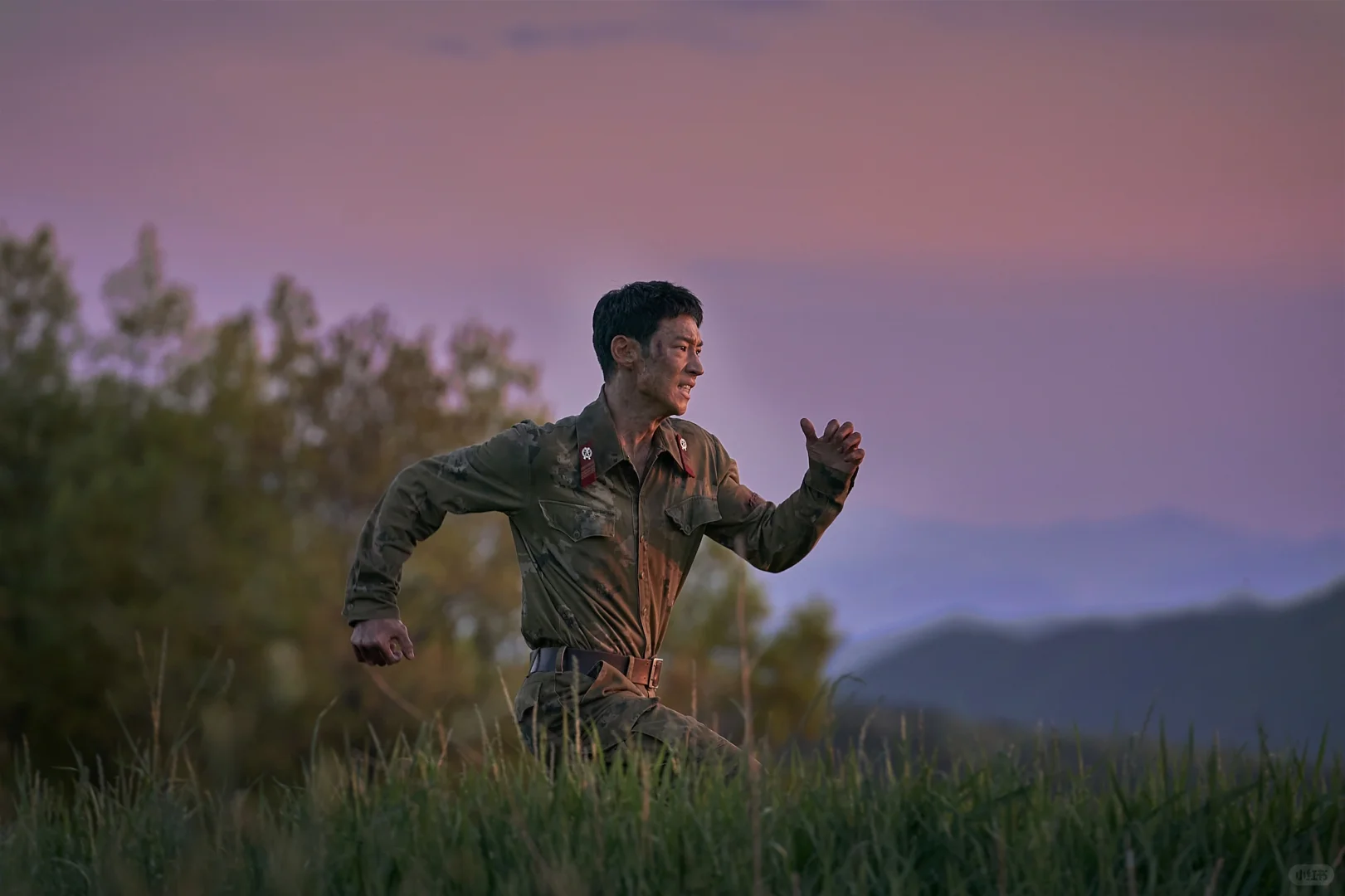 李帝勋电影《逃脱》幕后花絮,泥里开心小可爱