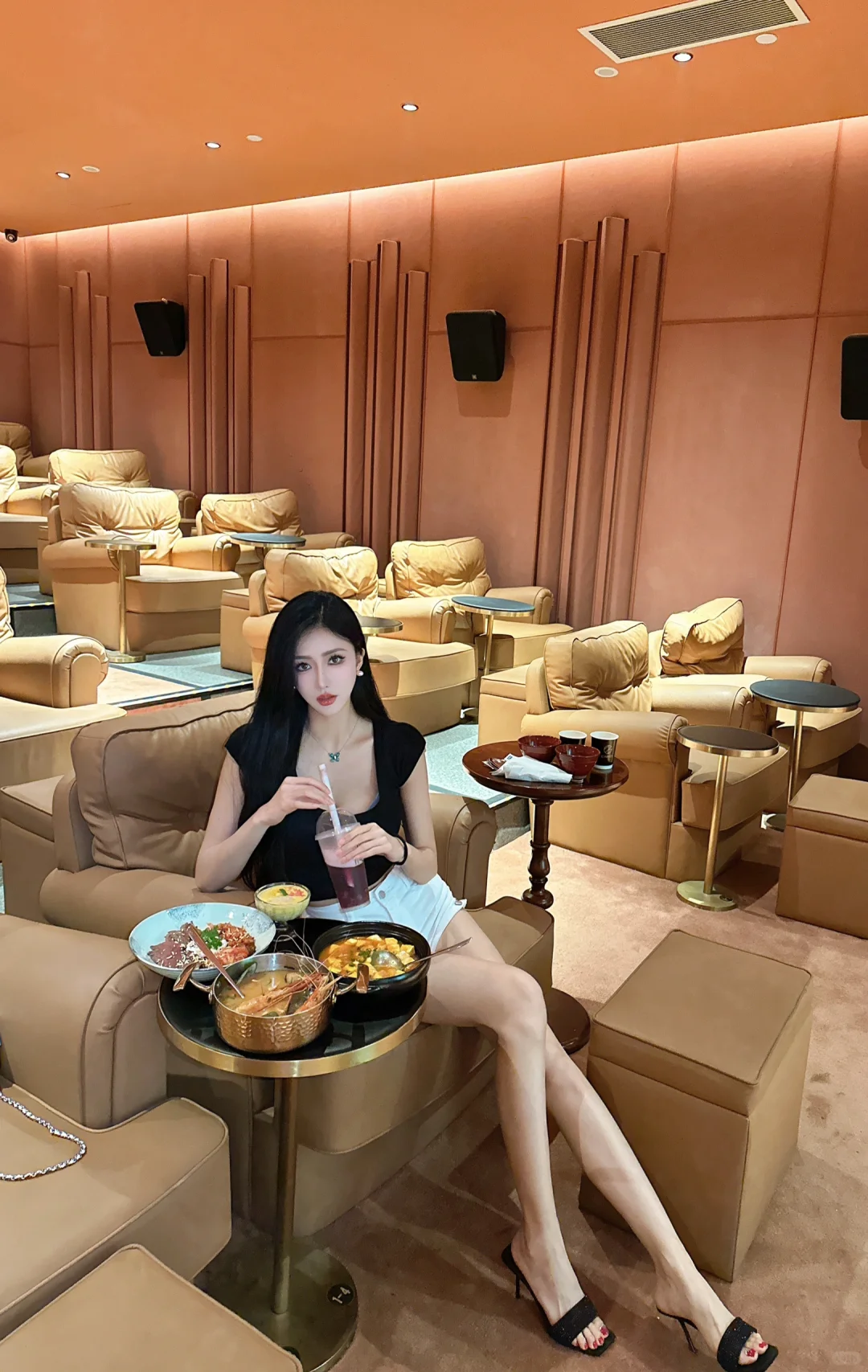 可以吃饭的电影院