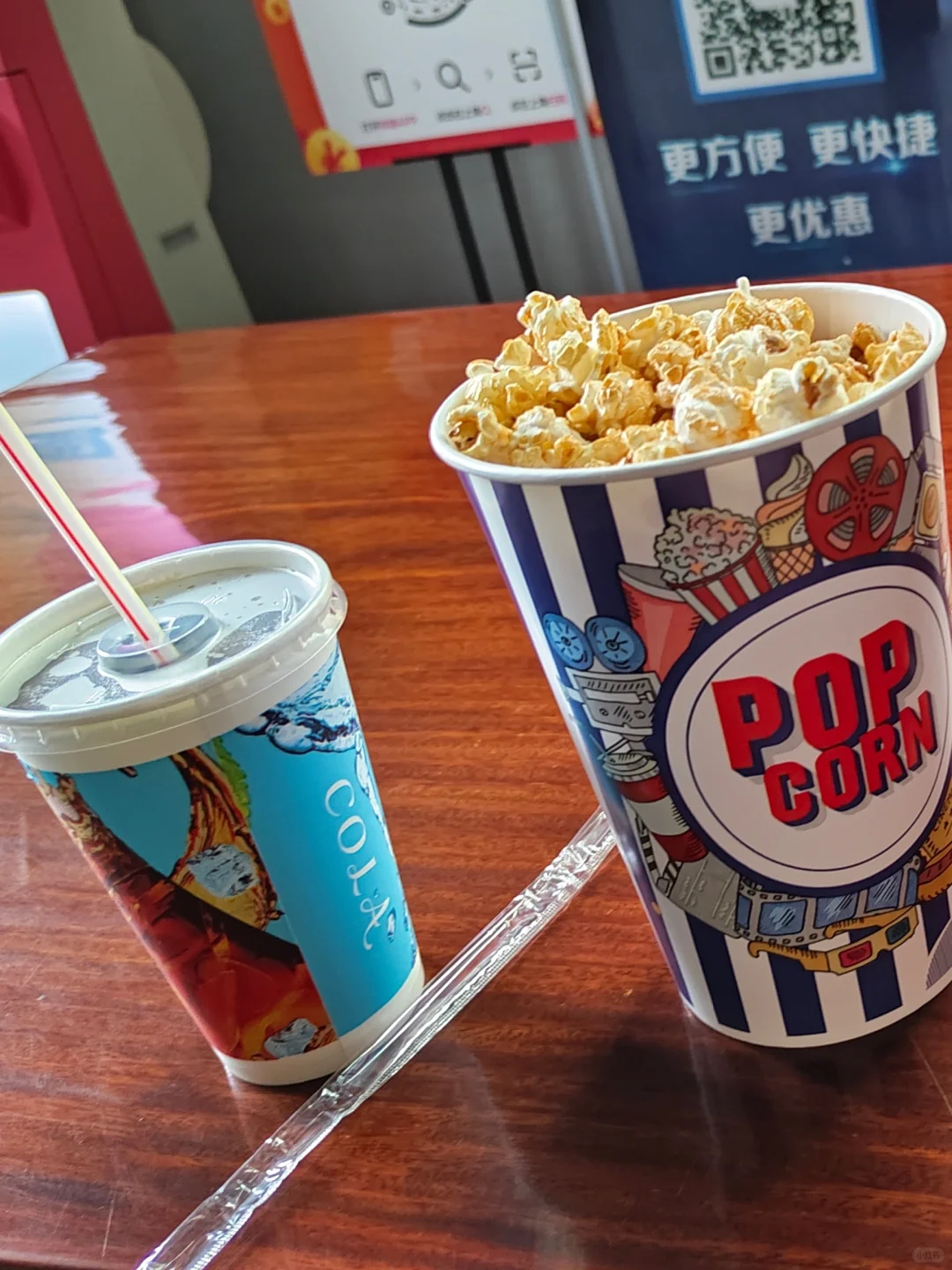 👭奶茶喝到了😄电影也看了🎬