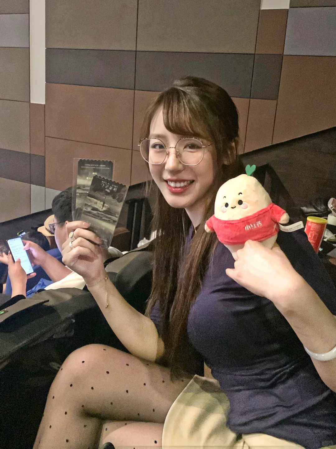 就算世界无童话，抱着想象实现它