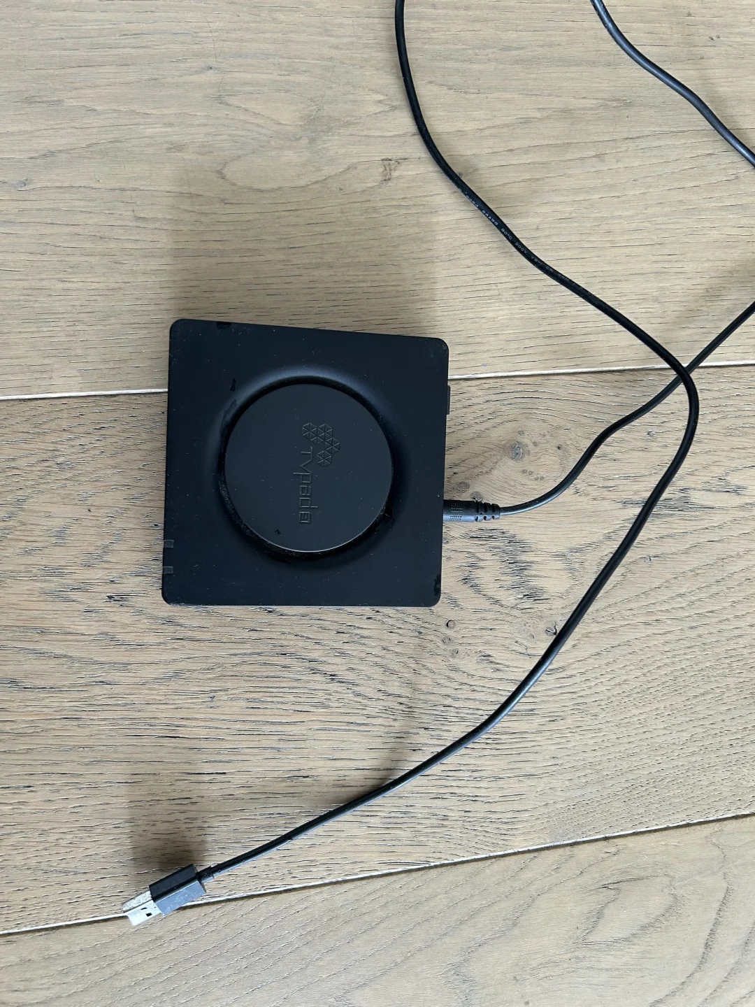 两套电视盒子 可以看国内电视和Netflix