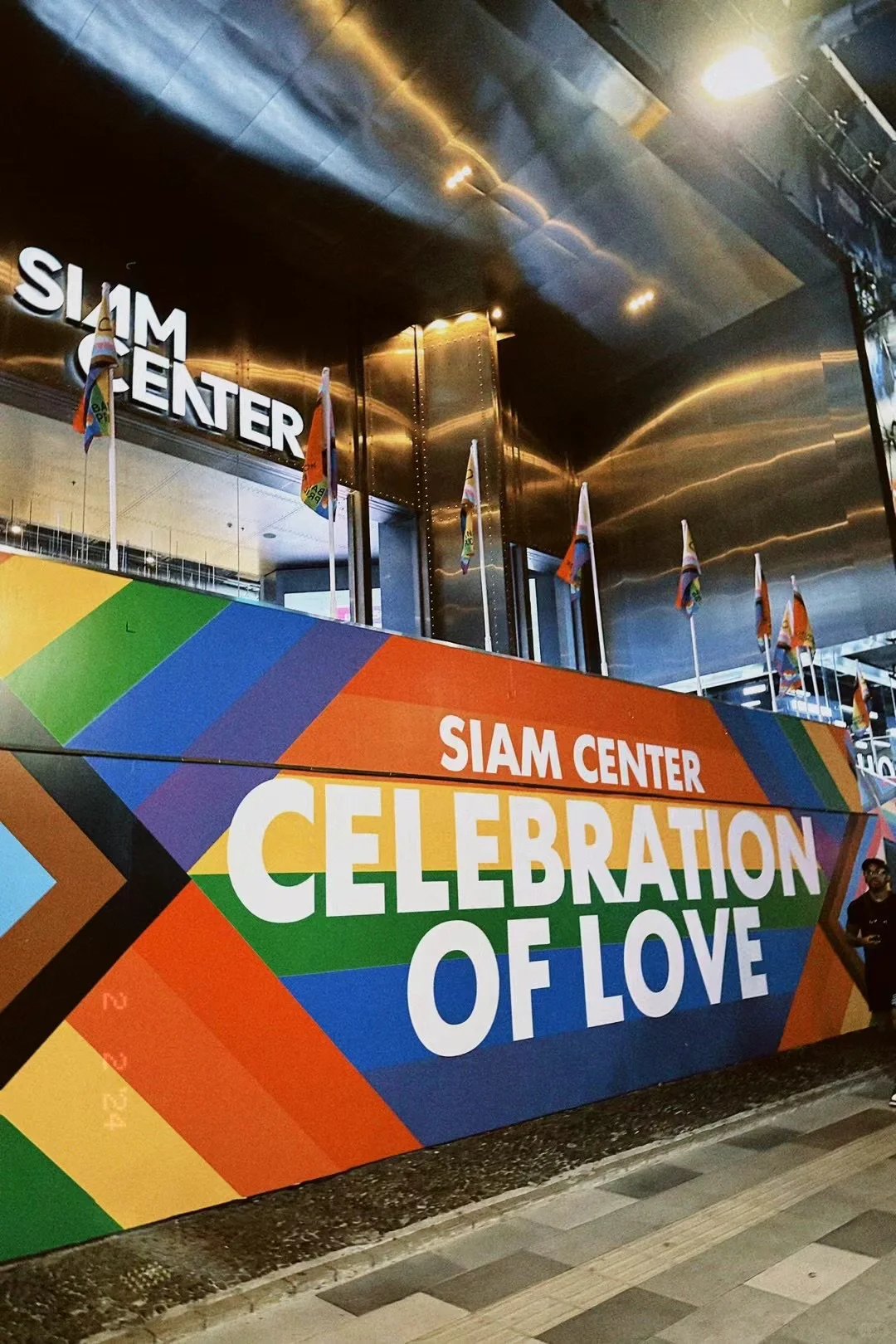 老挝旅行国内手机下载不了软件如何解决?