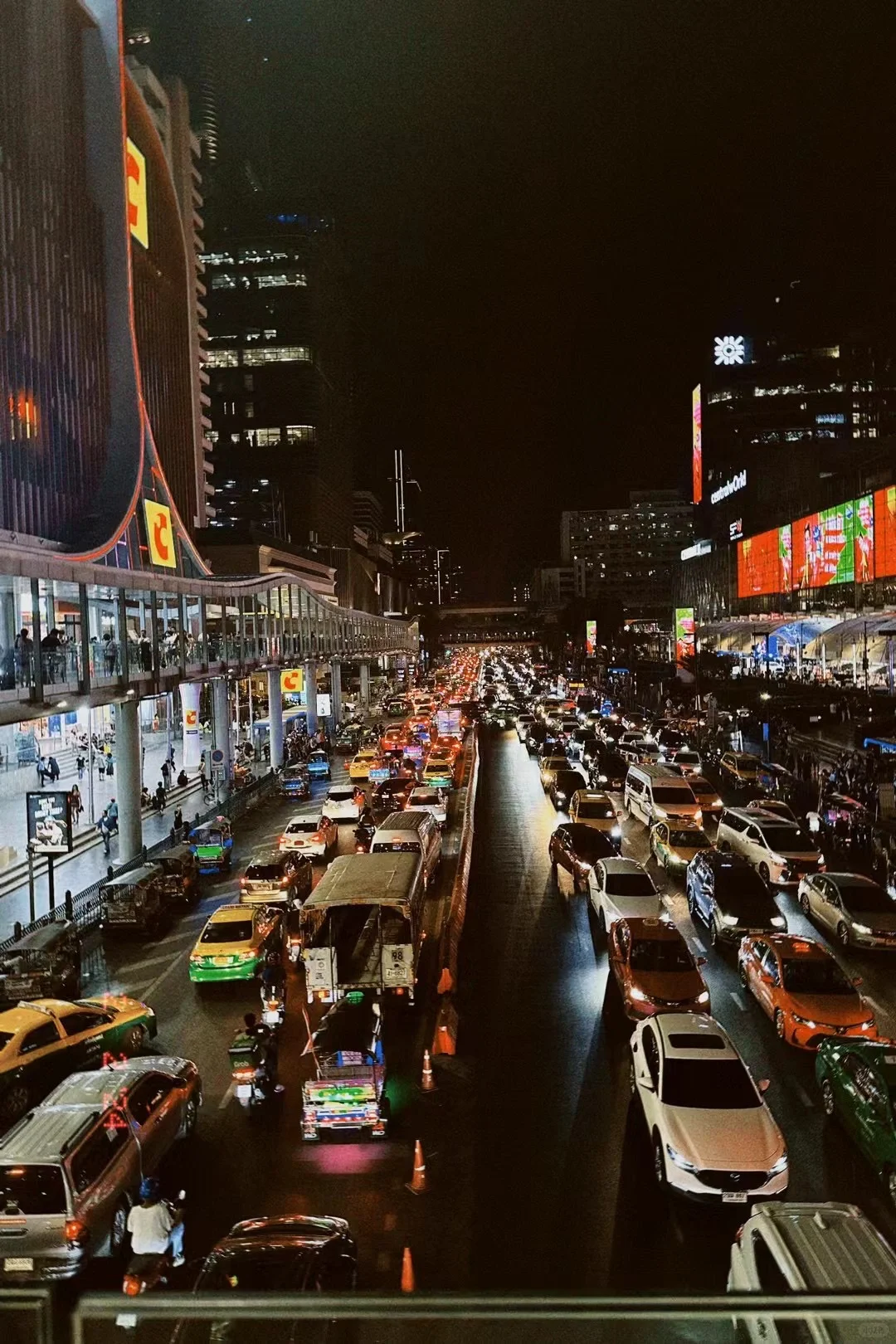 老挝旅行国内手机下载不了软件如何解决?