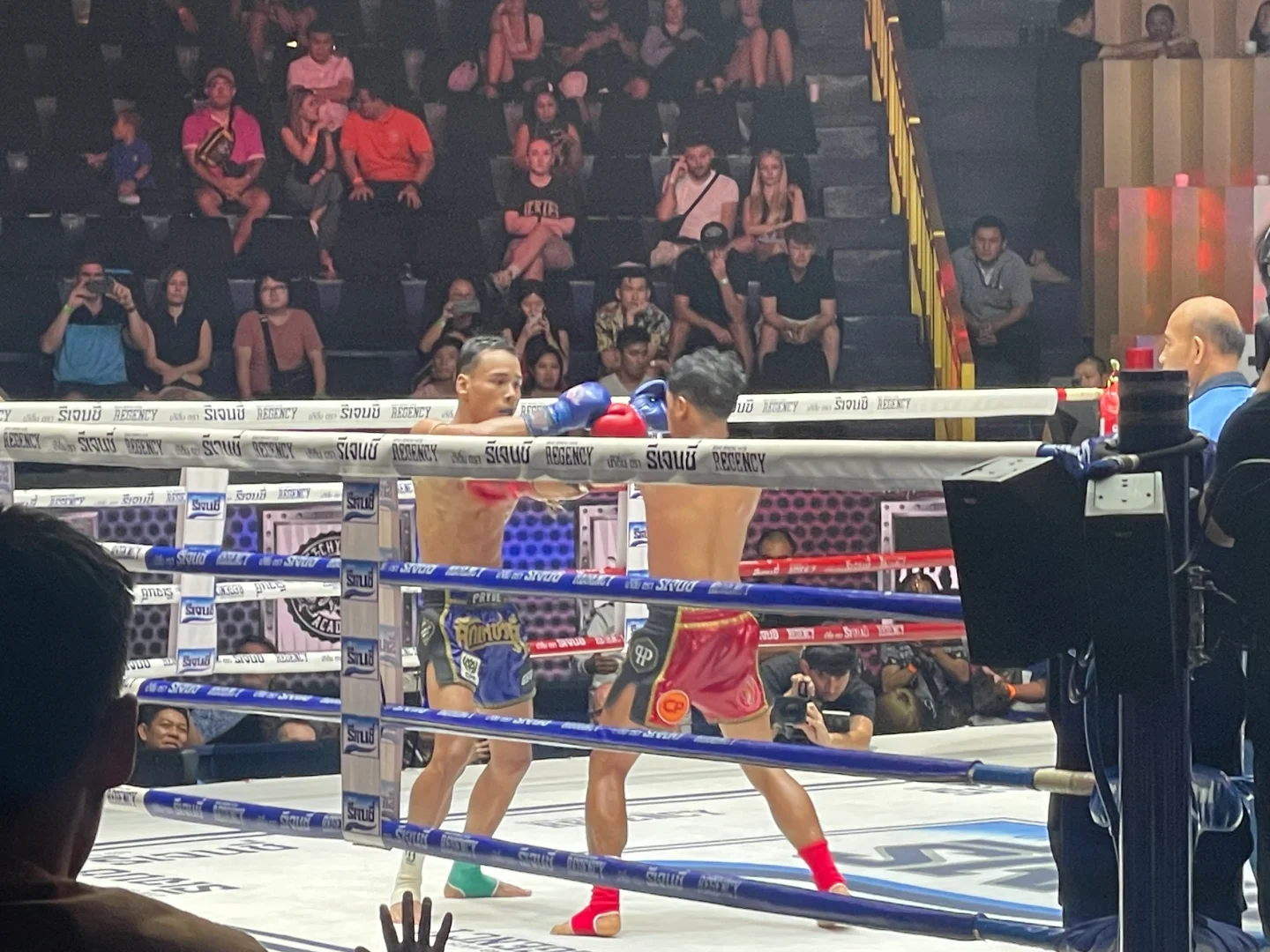 老挝旅行国内手机下载不了软件如何解决?