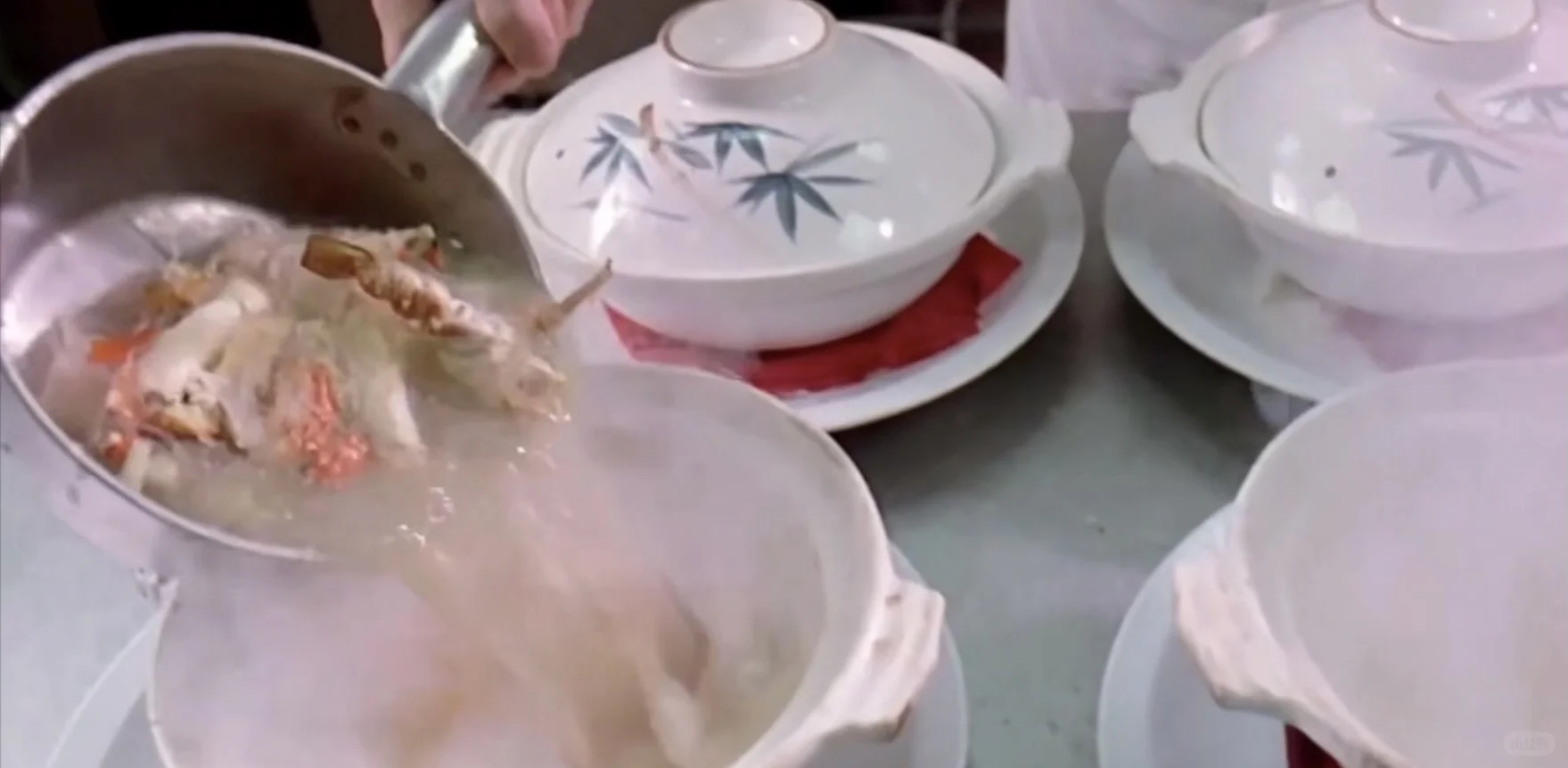 5⃣️3⃣️饮食在明,男女在暗。