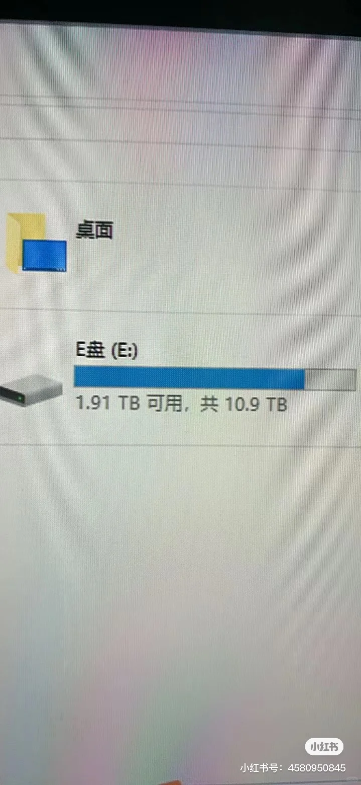 一个小女生的桌面变成这样正常吗？