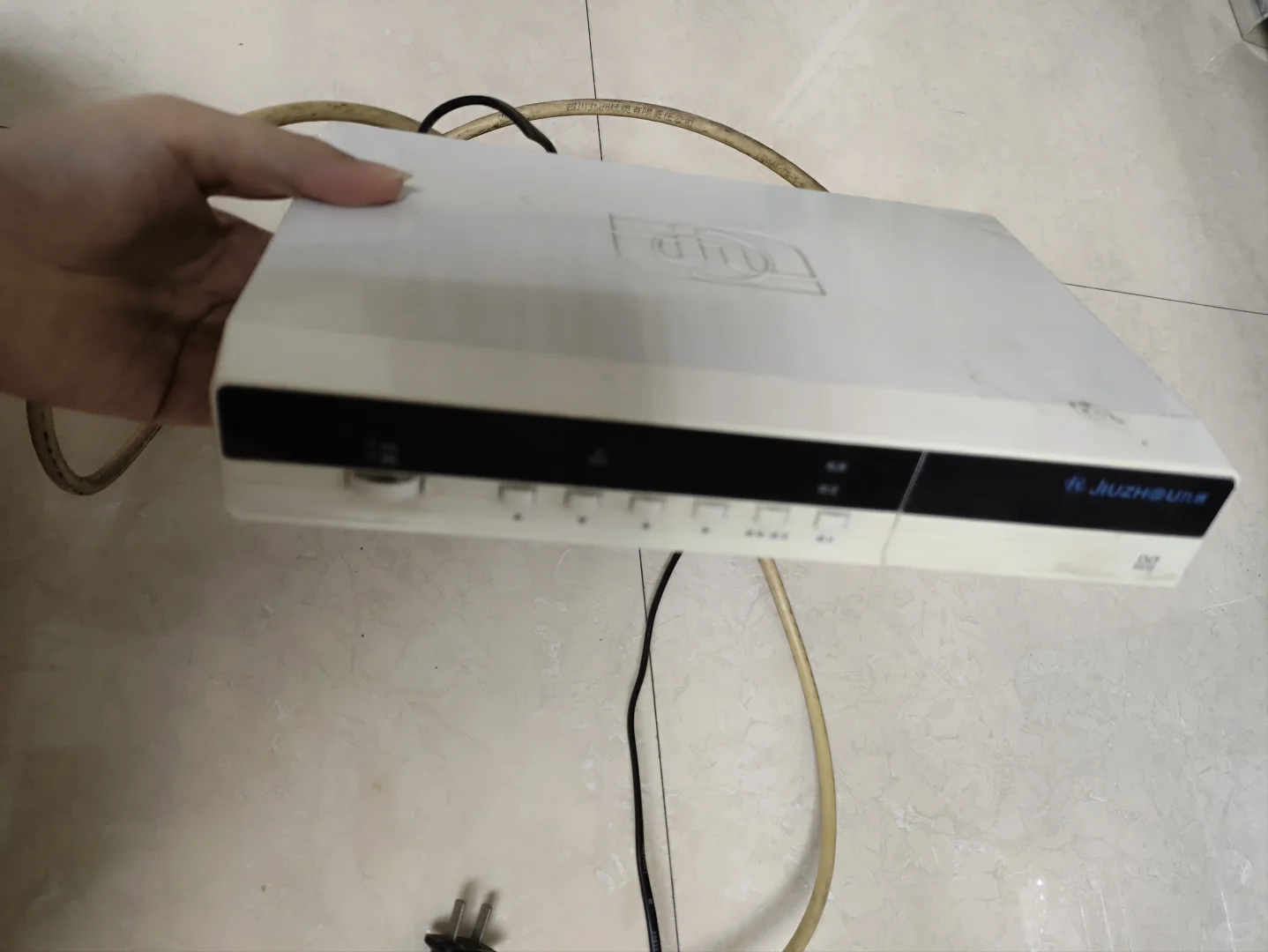 终于能看上电视了