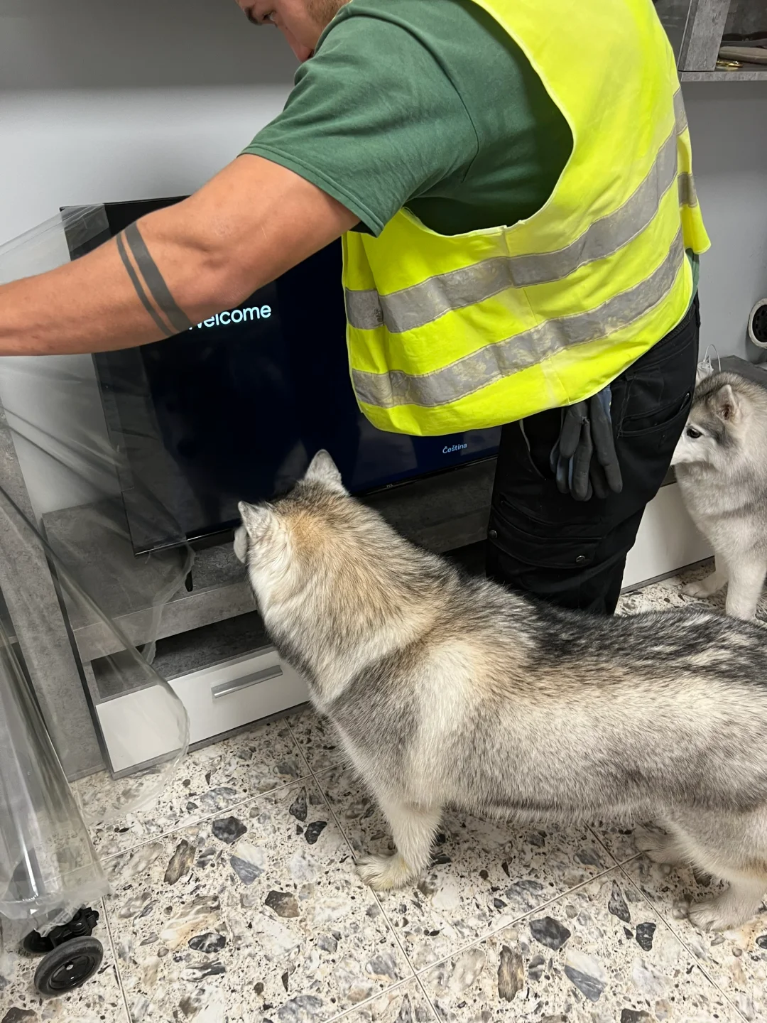 在西班牙也可以看国内电视节目 机顶盒必备
