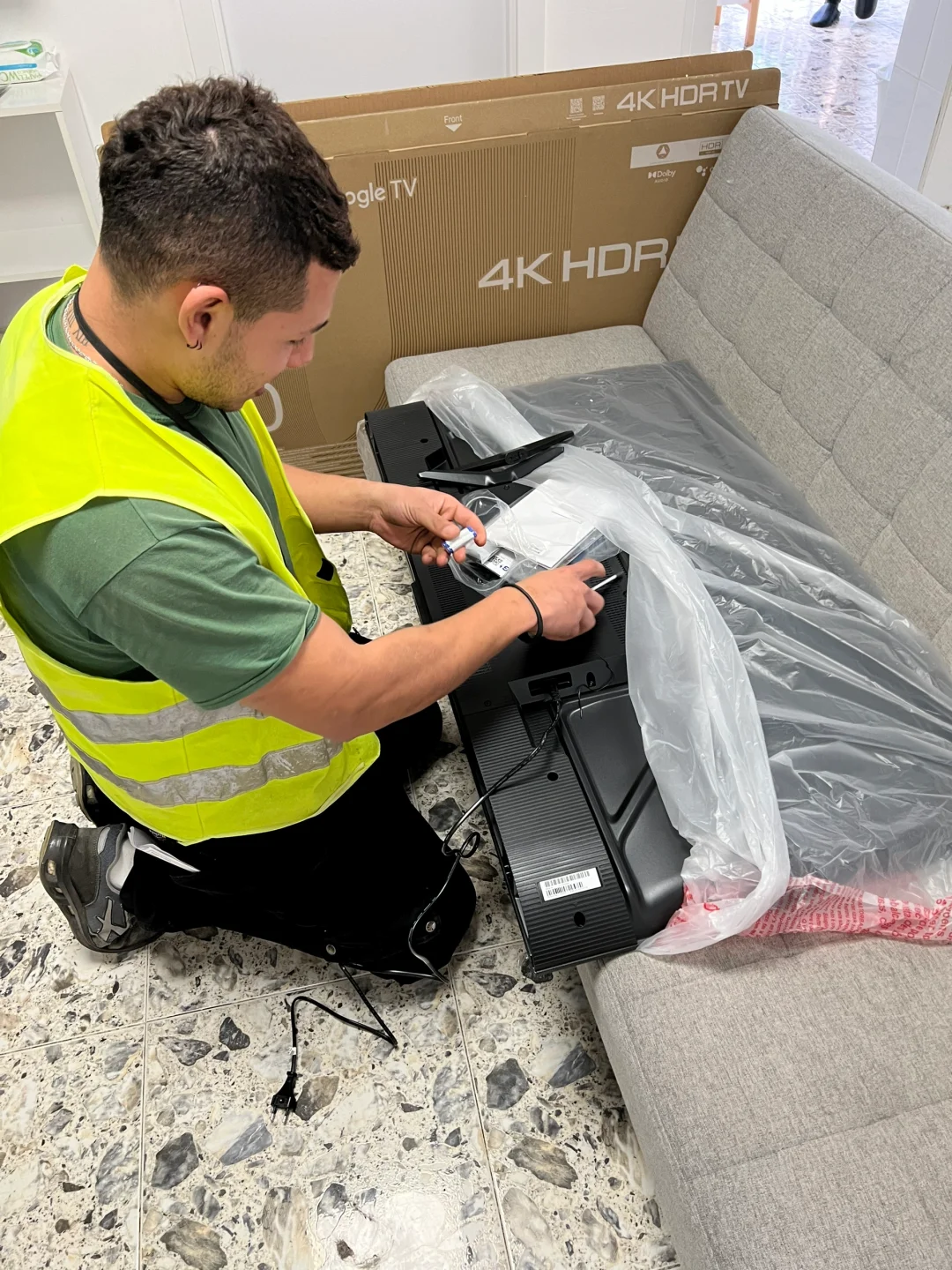 在西班牙也可以看国内电视节目 机顶盒必备