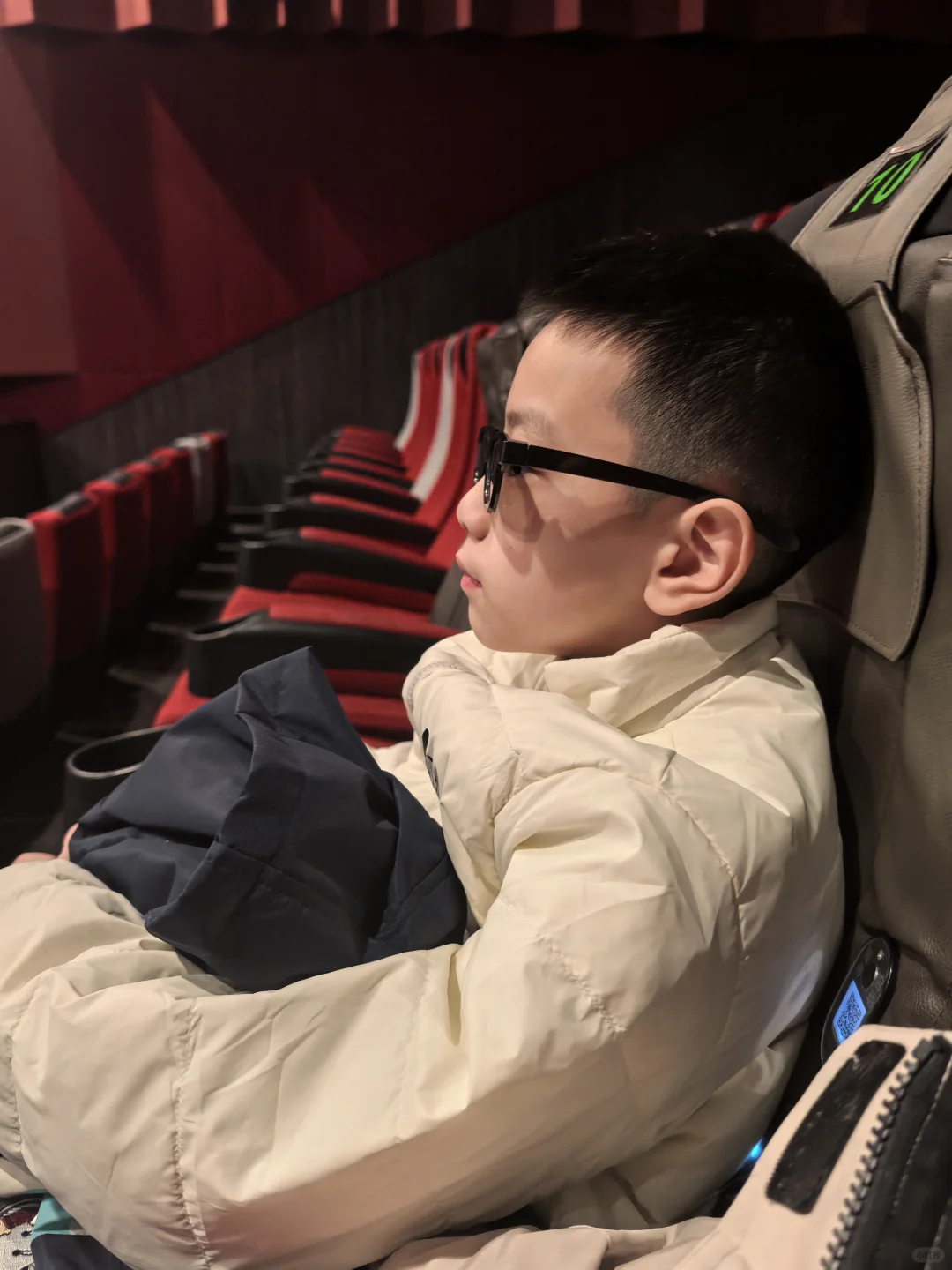 正月初一带两小只看电影“熊出没”