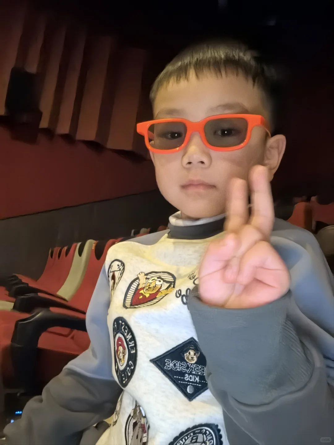 正月初一带两小只看电影“熊出没”