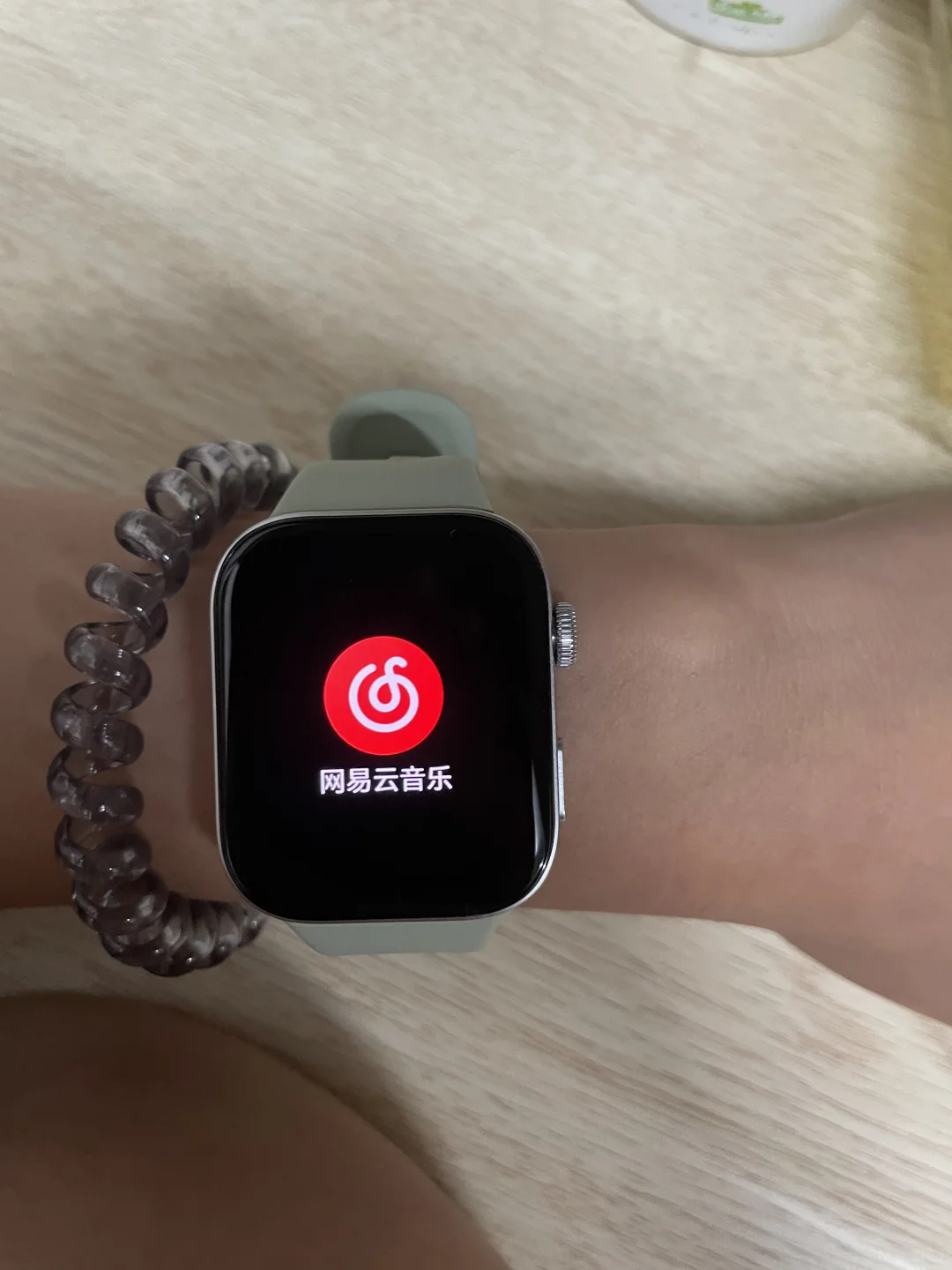 我的华为fit3也算是听上网易云了