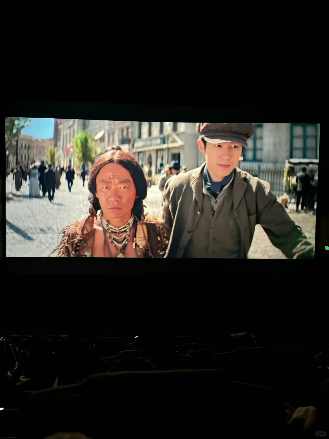 过年不回家的小姨，一个人在电影院看电影🎬