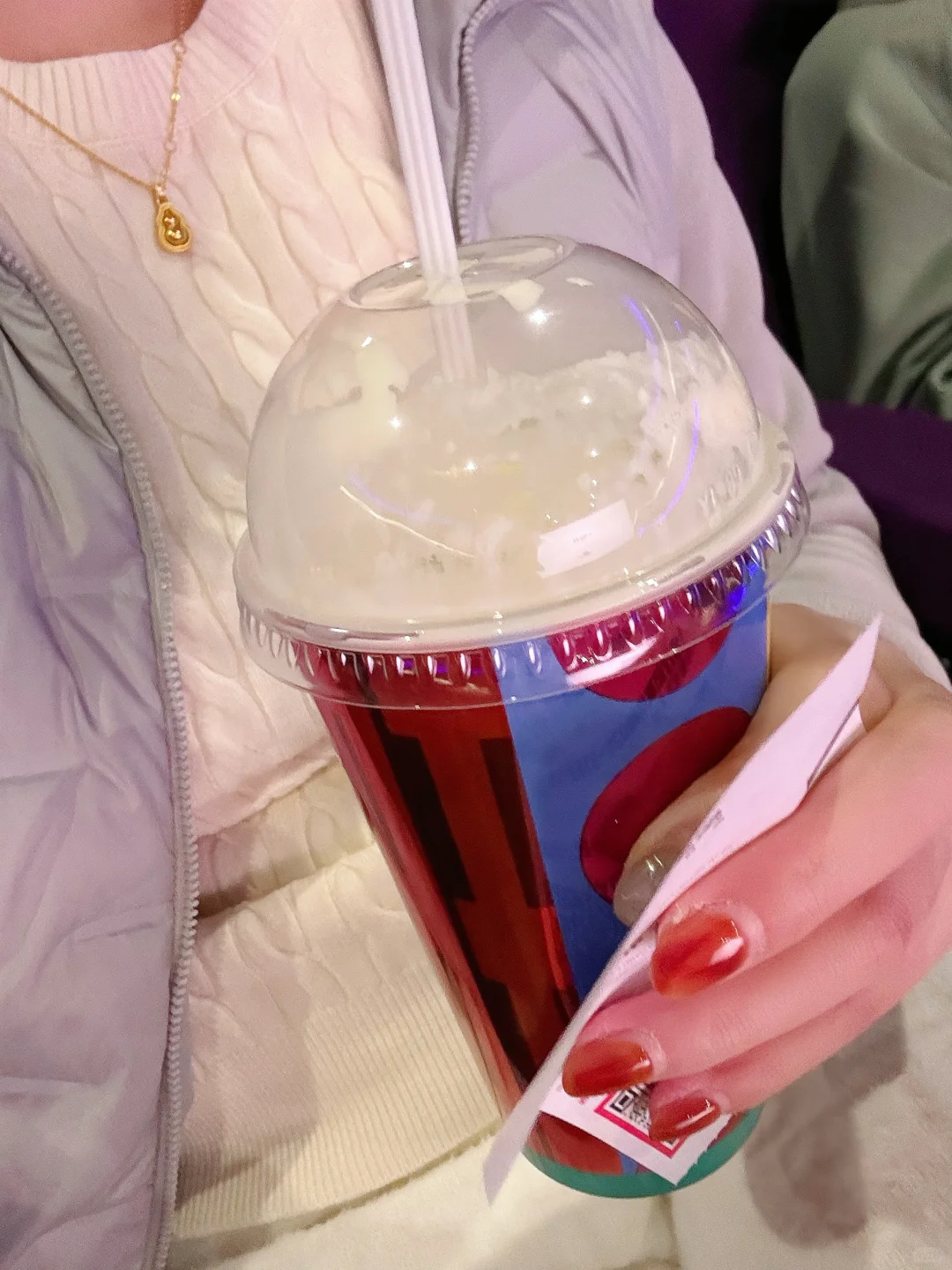 过年不回家的小姨，一个人在电影院看电影🎬