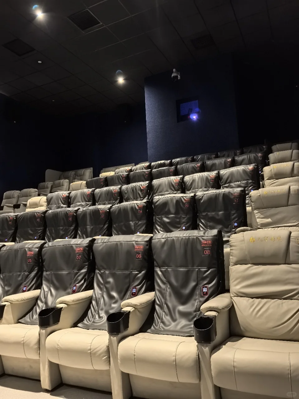 过大年，看春节档电影太震撼啦🌟