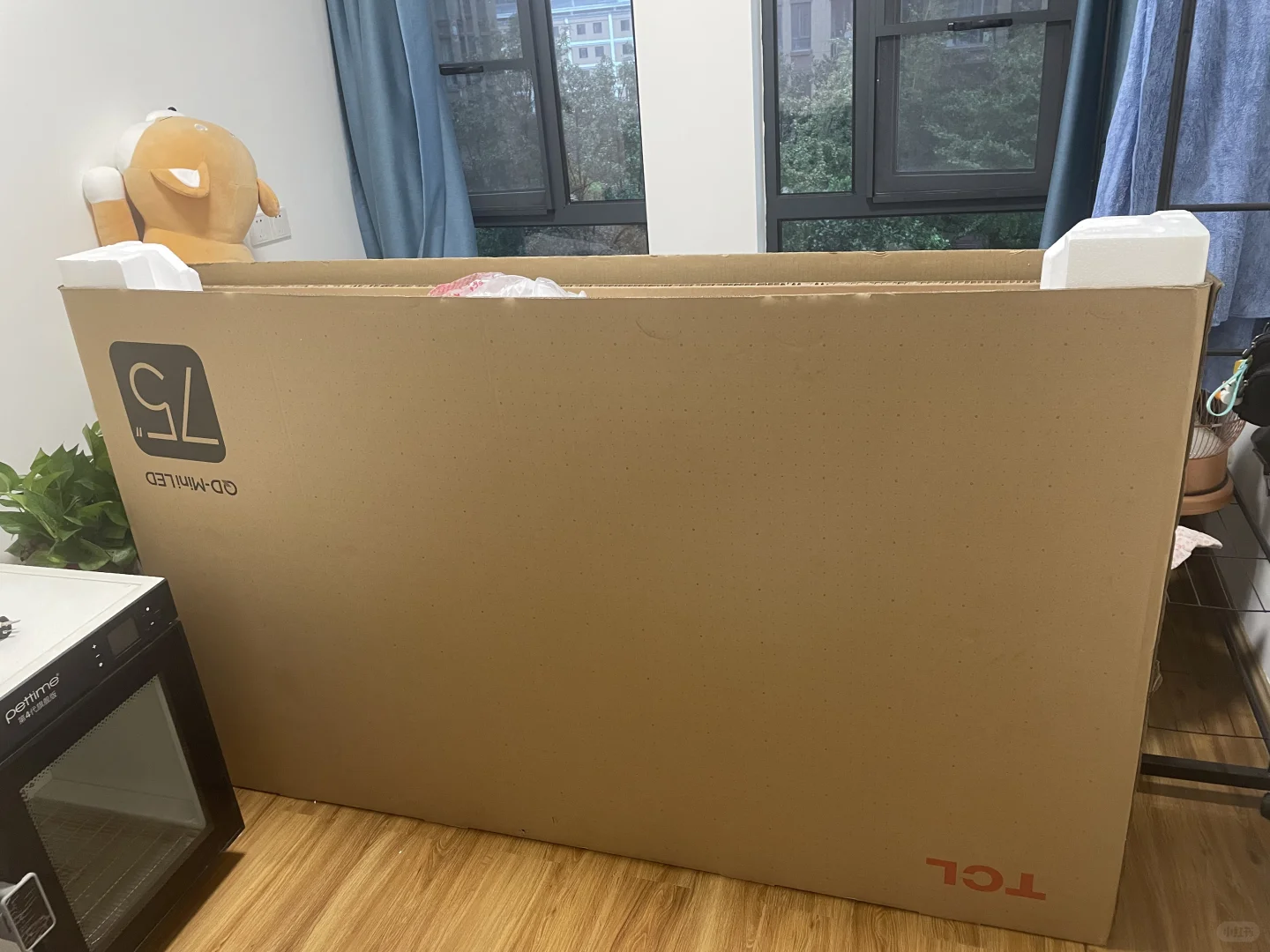 出一个TCL 75寸 T7K的盒子