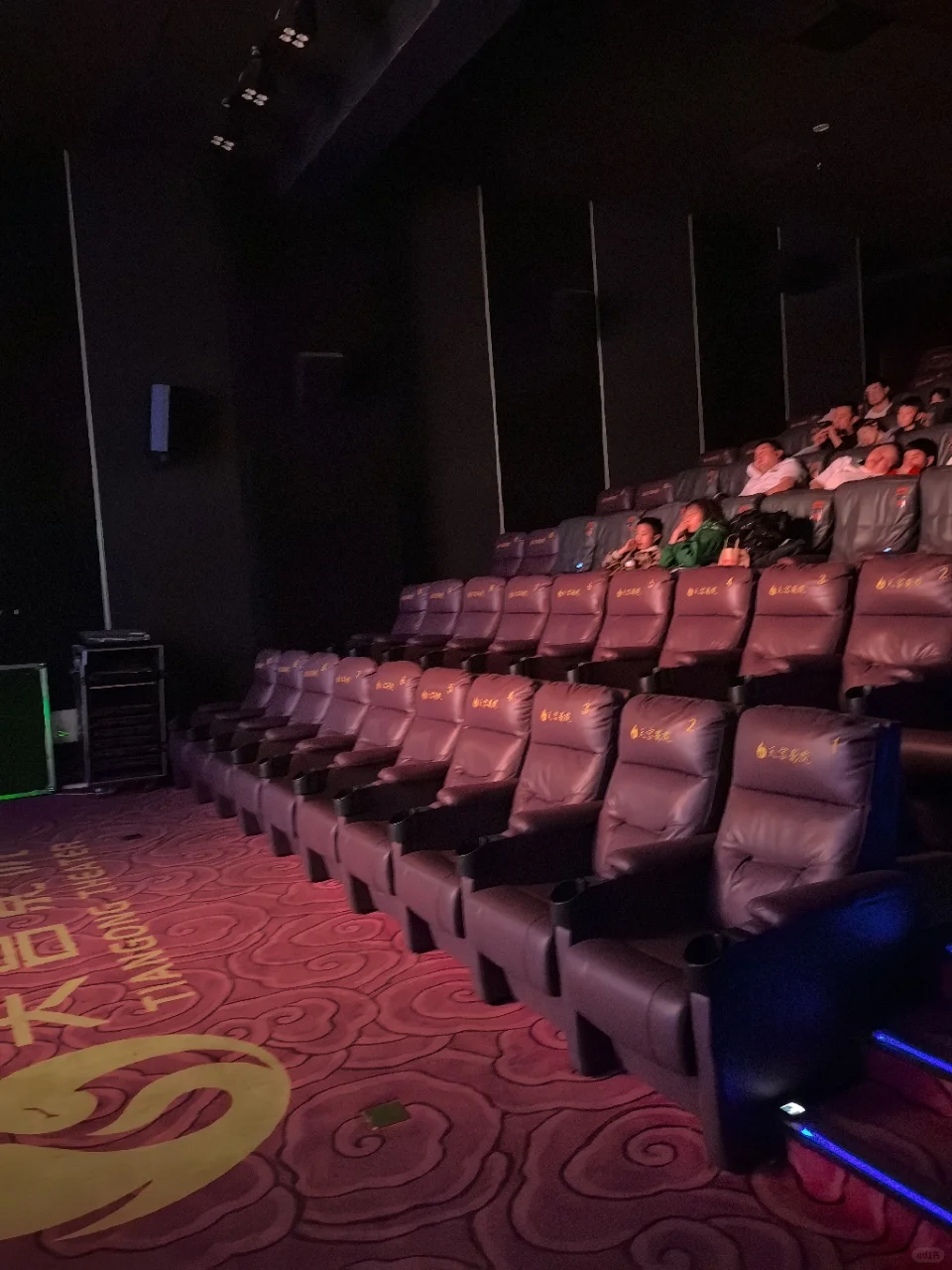 过大年，看春节档电影太震撼啦🌟