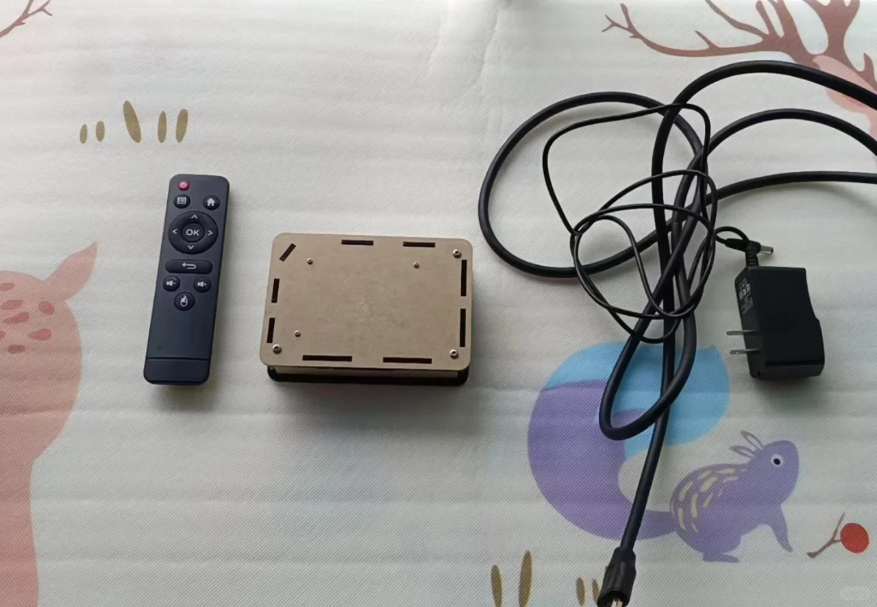 一百多的电视盒子，预装大量模拟器还送手柄