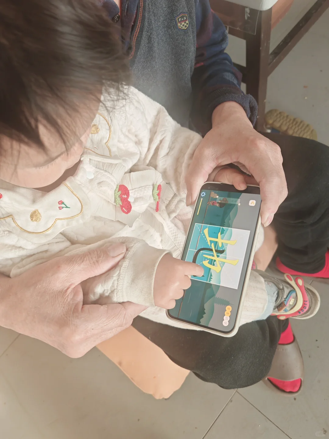 我的两个学霸宝宝，为了识字打起来了❗