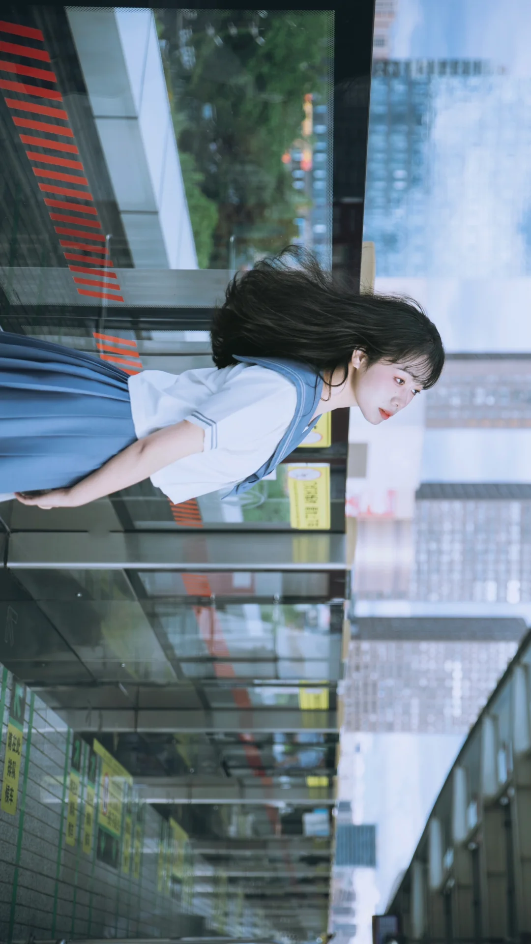 震惊！在地铁站拍JK制服，居然拍出一组壁纸