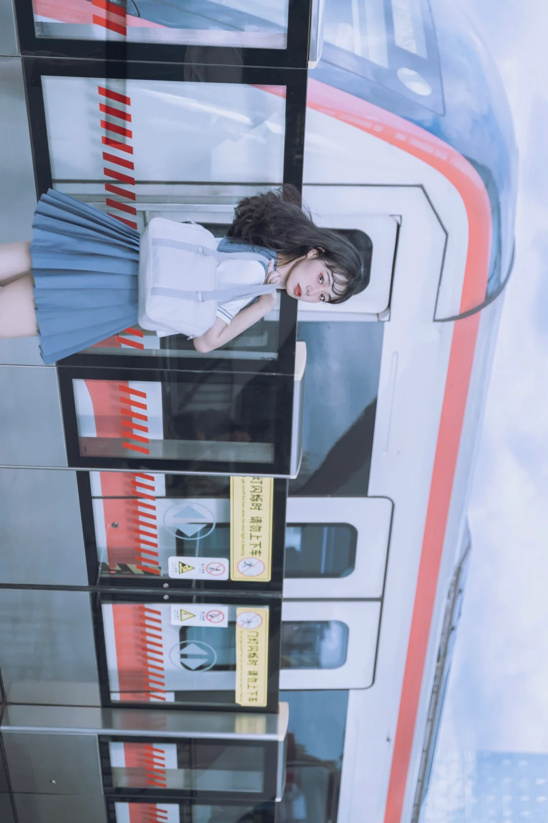 震惊！在地铁站拍JK制服，居然拍出一组壁纸