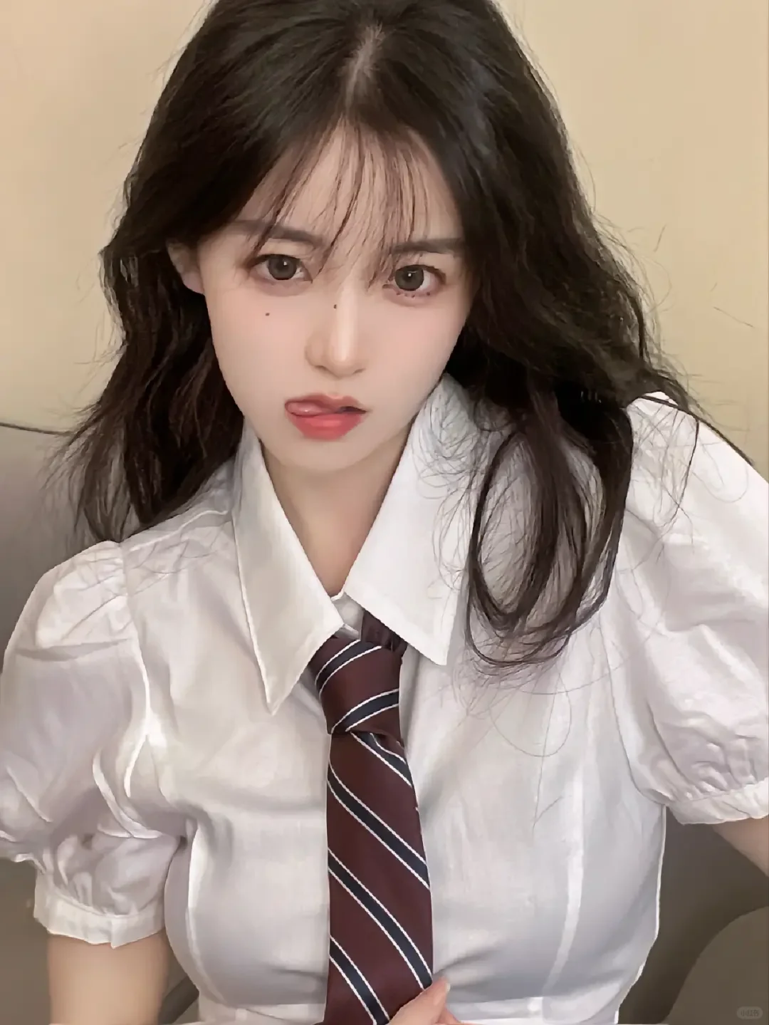 唉，我是女的也喜欢看美女😆