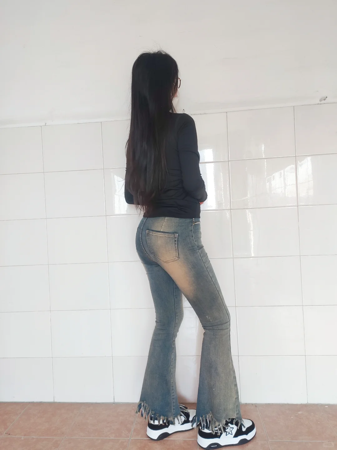 一条辣妹喇叭裤