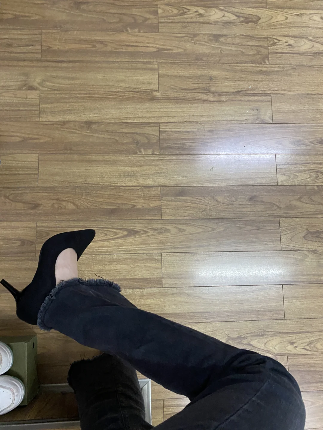 女大第一次穿高跟鞋🥹狠狠爱死了