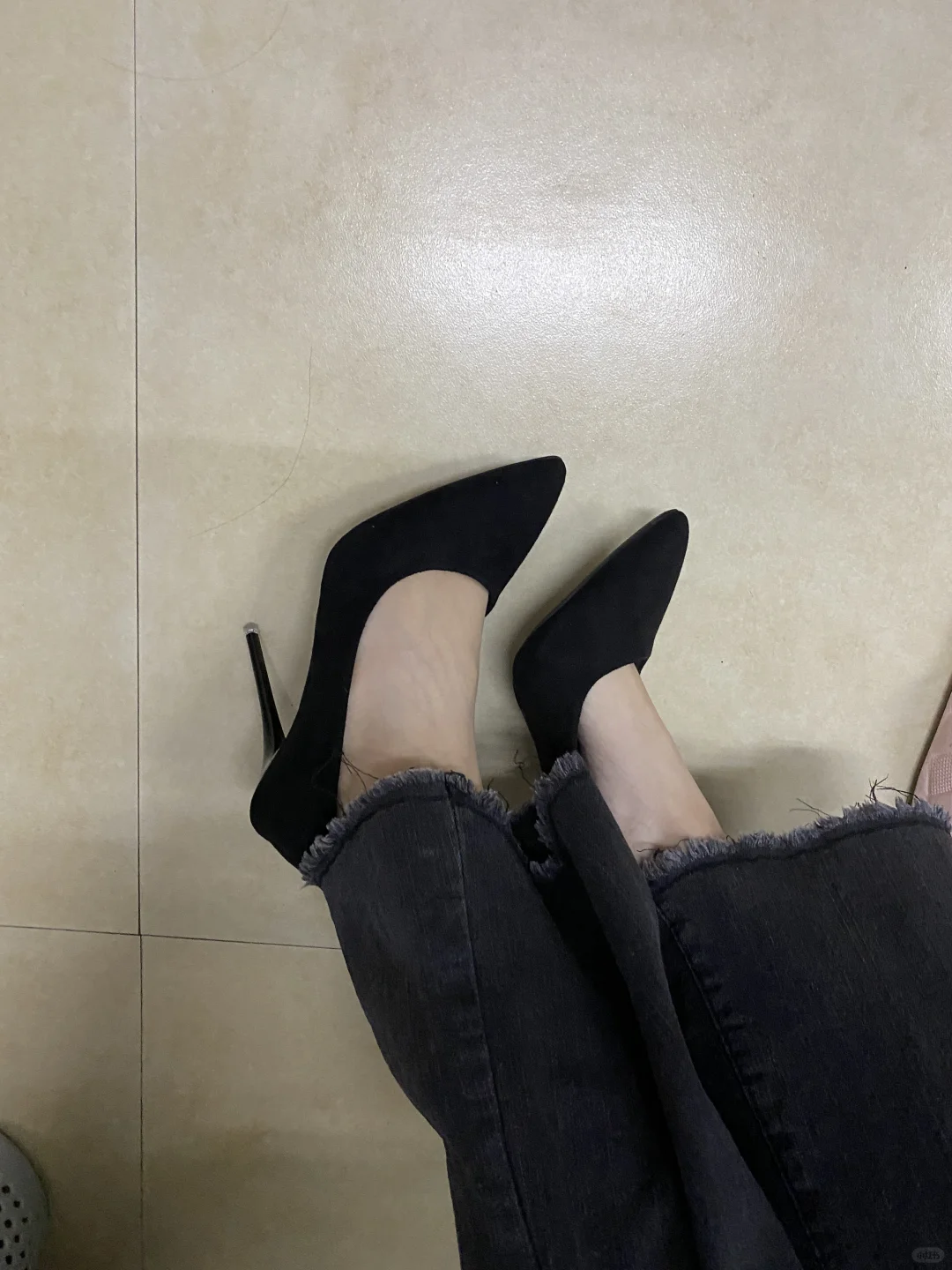 女大第一次穿高跟鞋🥹狠狠爱死了