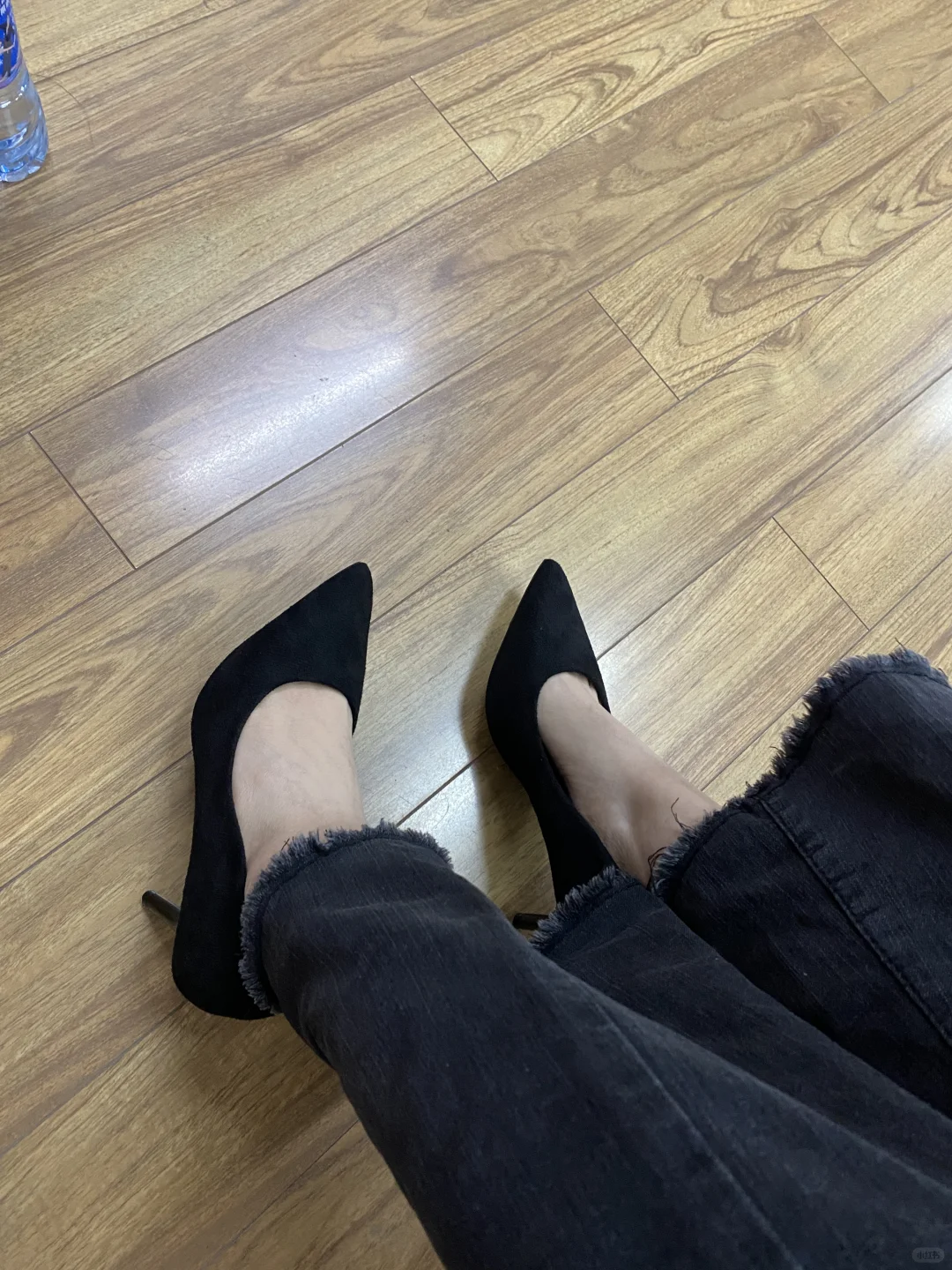 女大第一次穿高跟鞋🥹狠狠爱死了