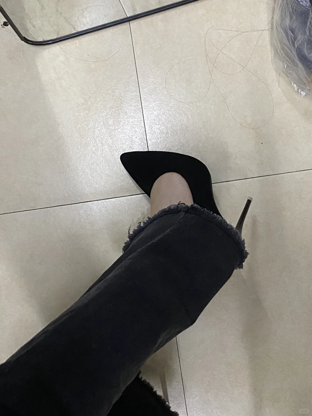 女大第一次穿高跟鞋🥹狠狠爱死了