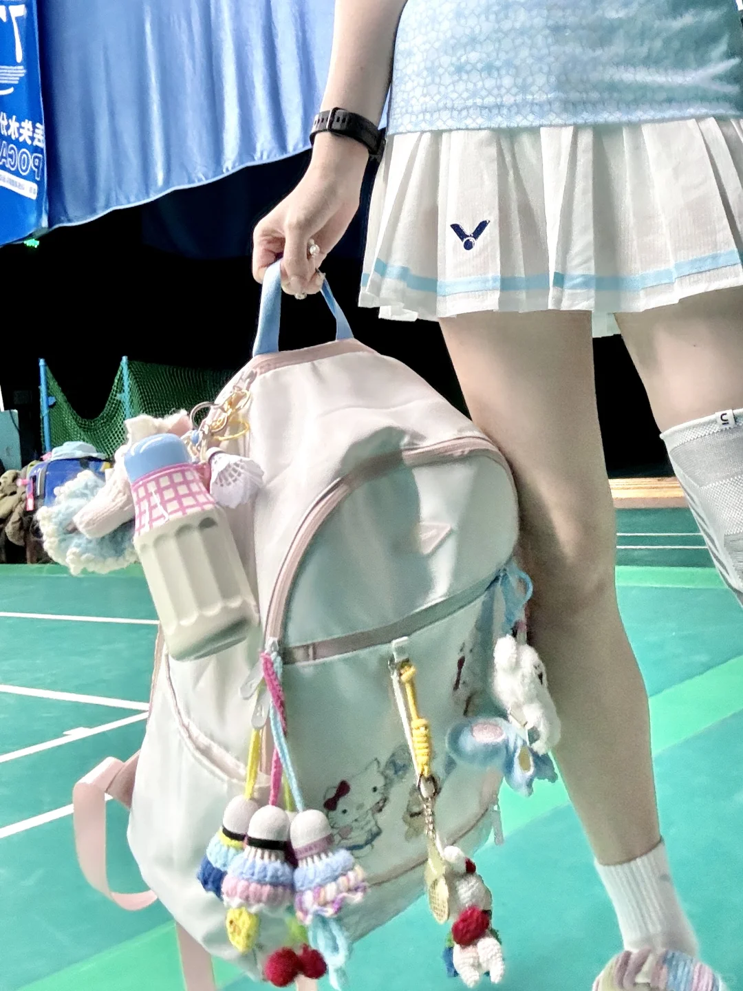 羽球女孩们😓别以为穿裙子打球很好看…